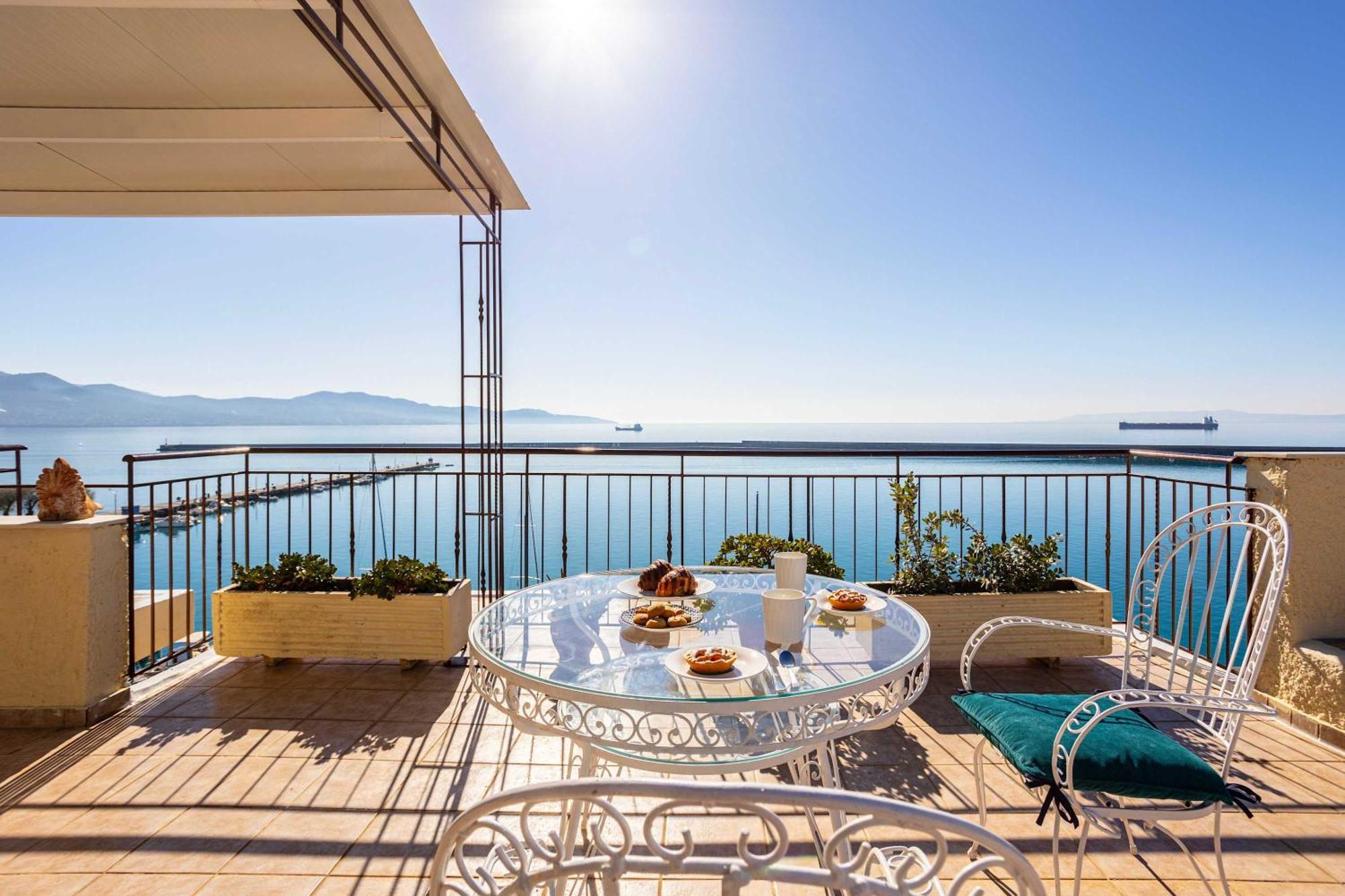 Apartment Beachfront Sunny Penthouse - Seabliss Kalamata