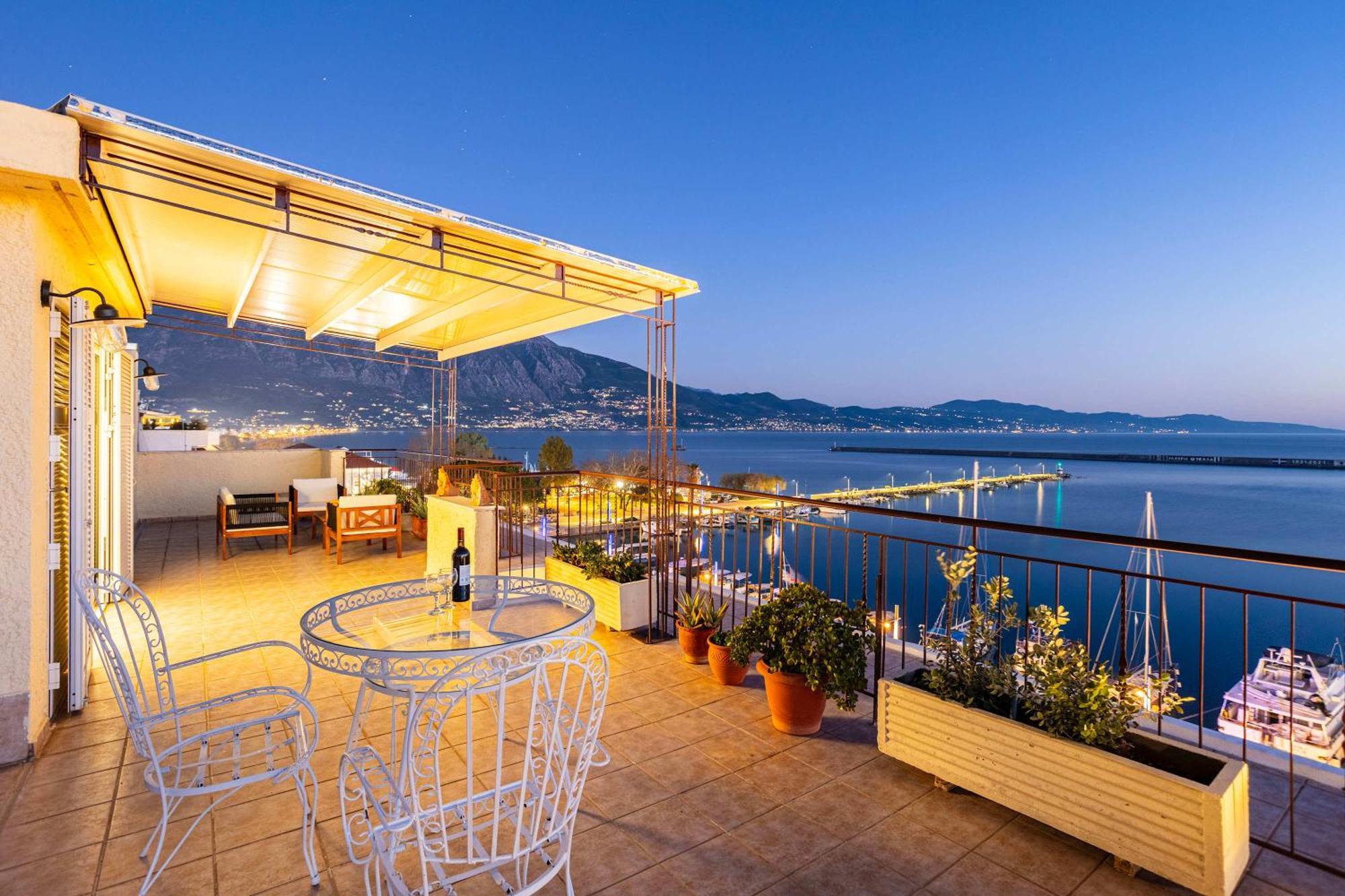 Beachfront Sunny Penthouse - Seabliss * Kalamata