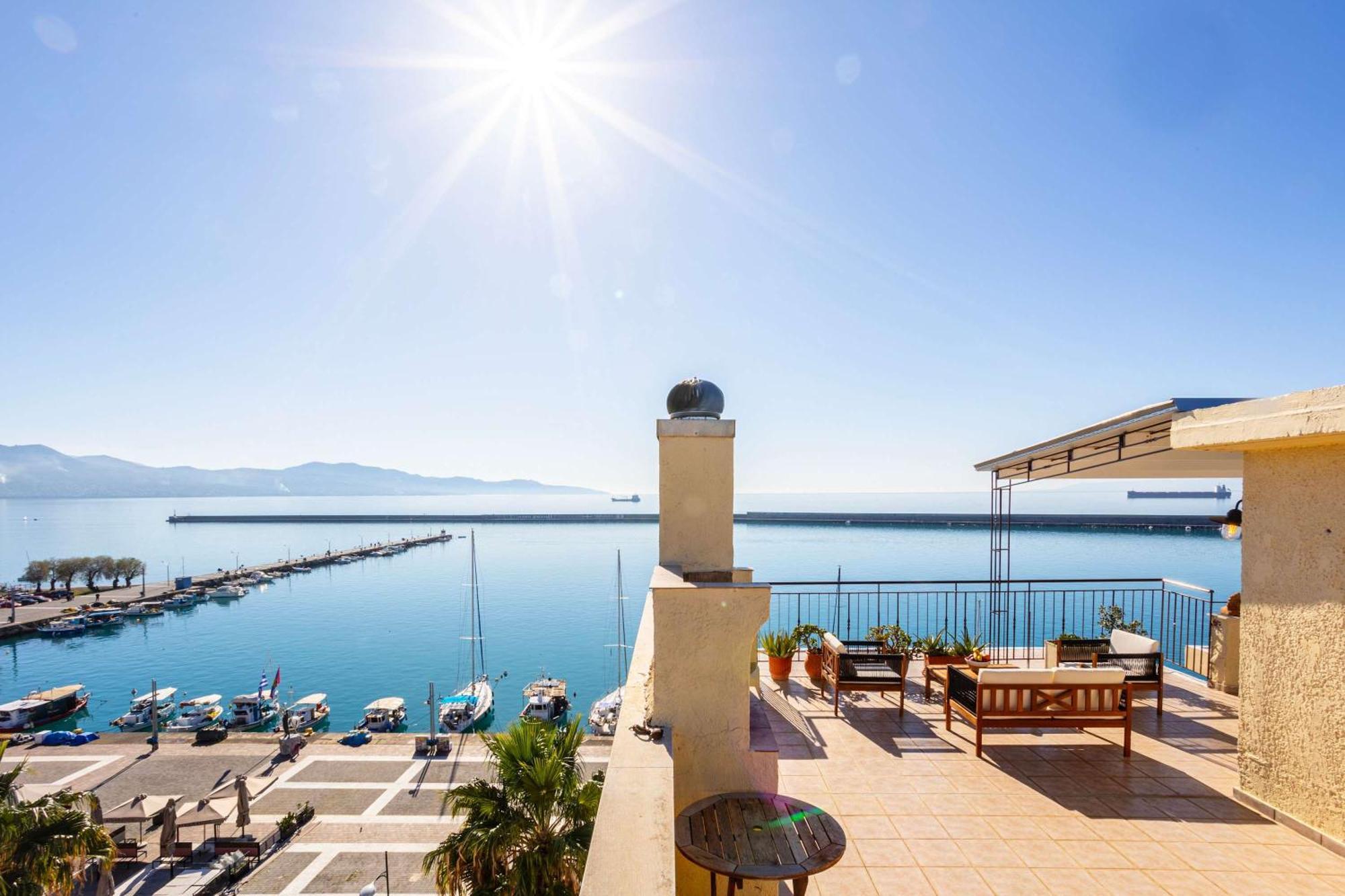Apartment Beachfront Sunny Penthouse - Seabliss Kalamata