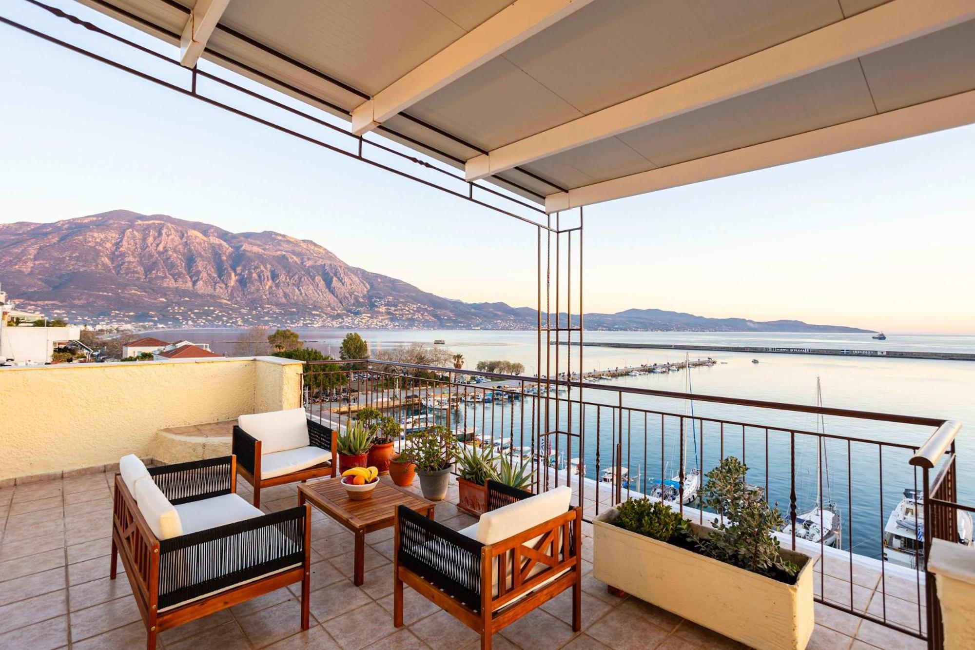 Apartment Beachfront Sunny Penthouse - Seabliss *