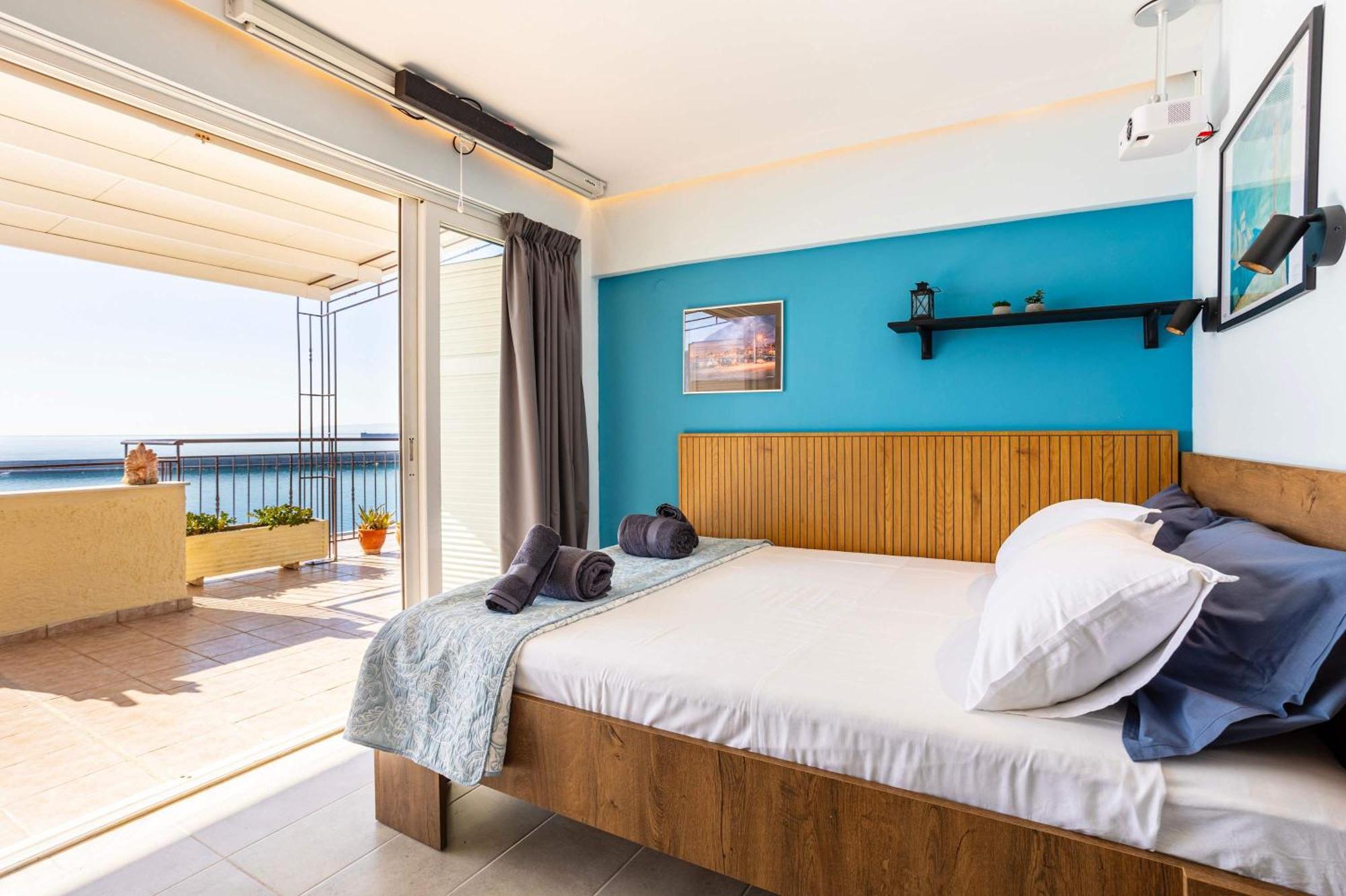 Beachfront Sunny Penthouse - Seabliss Apartment Kalamata