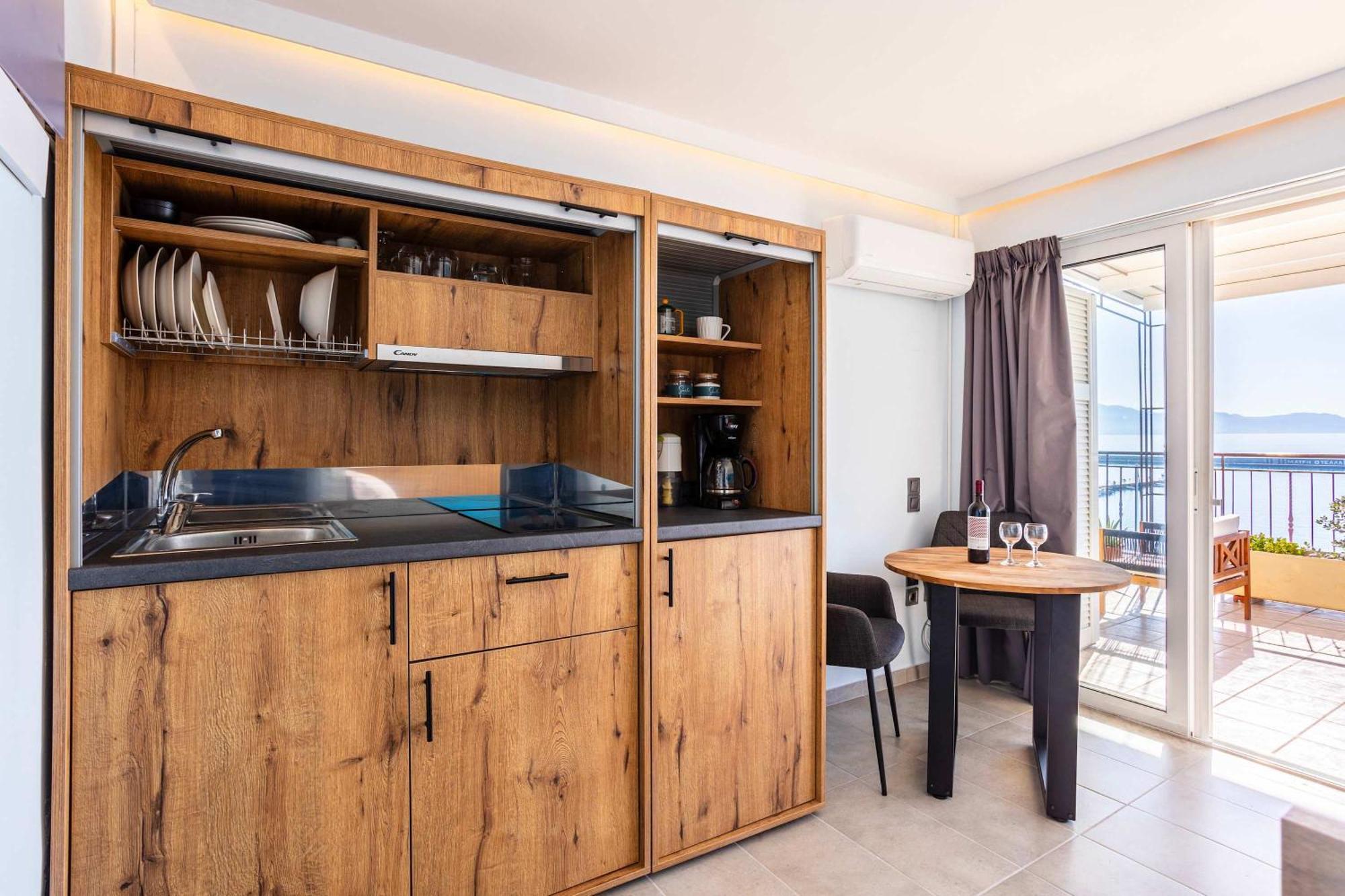 Beachfront Sunny Penthouse - Seabliss