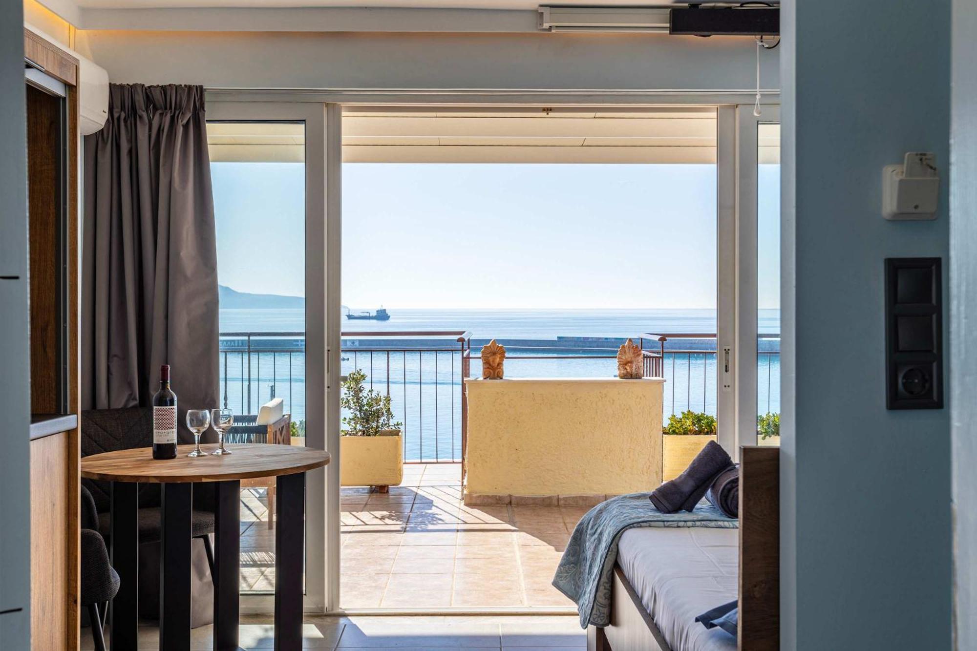 Beachfront Sunny Penthouse - Seabliss Apartment Kalamata