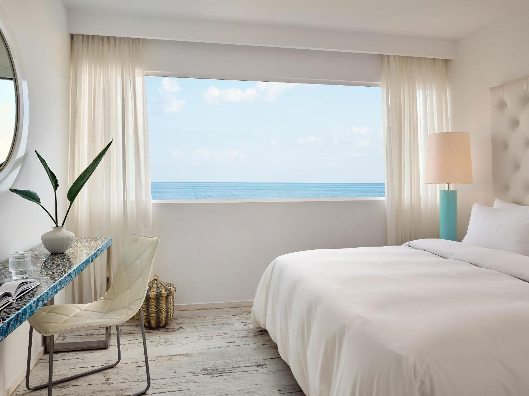 Resort Grecotel Luxme White