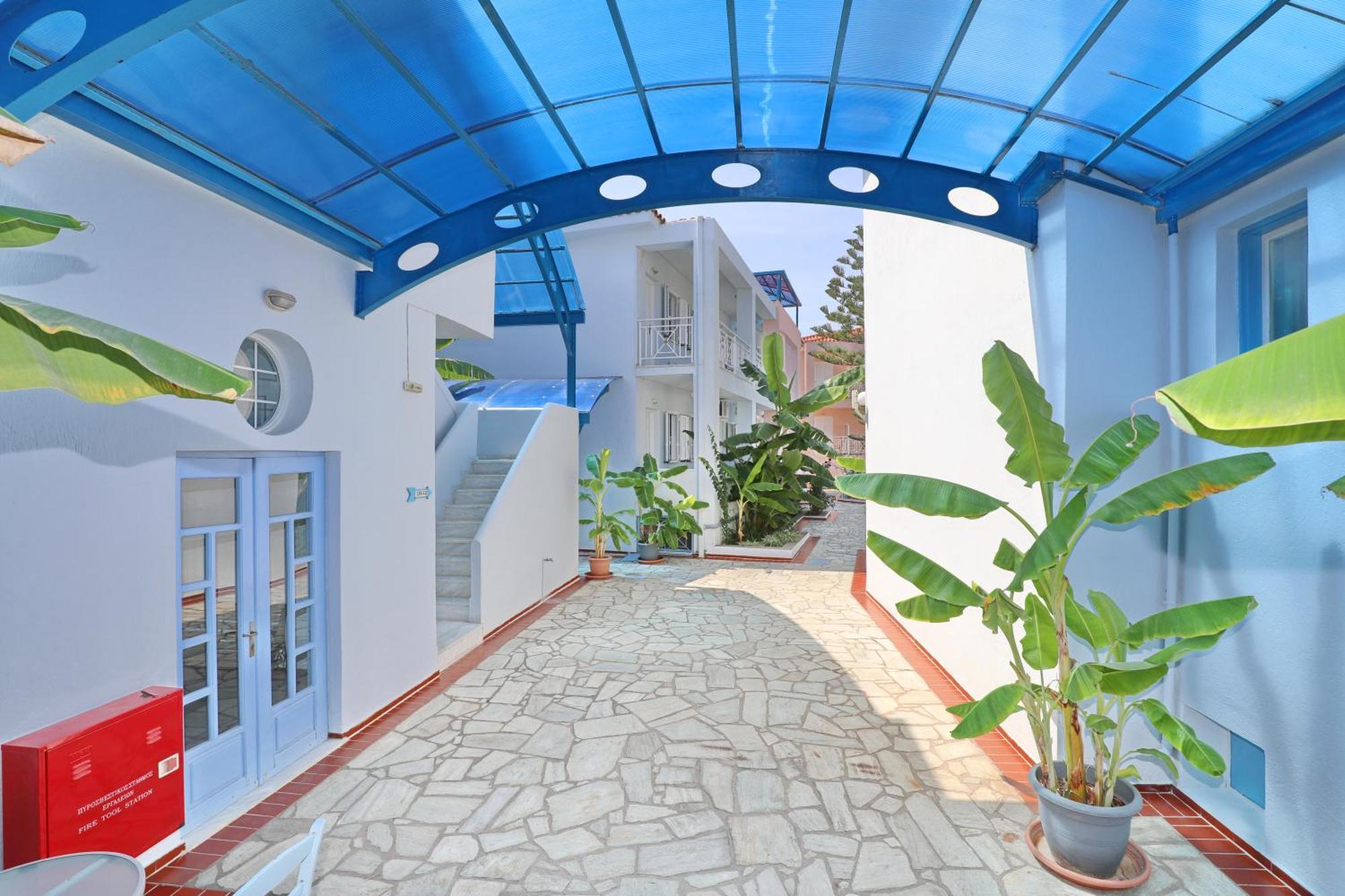 Dolphin Hotel 2*