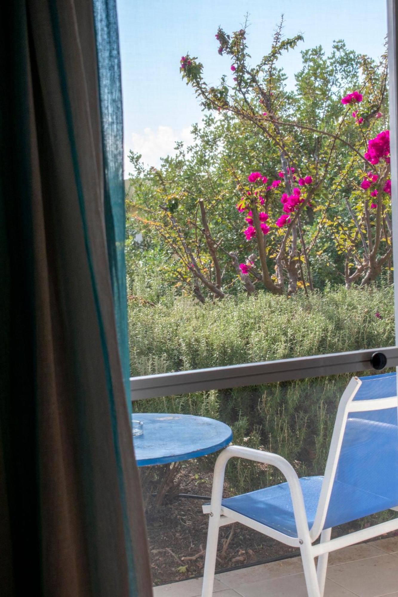 Voukelari Guest house *