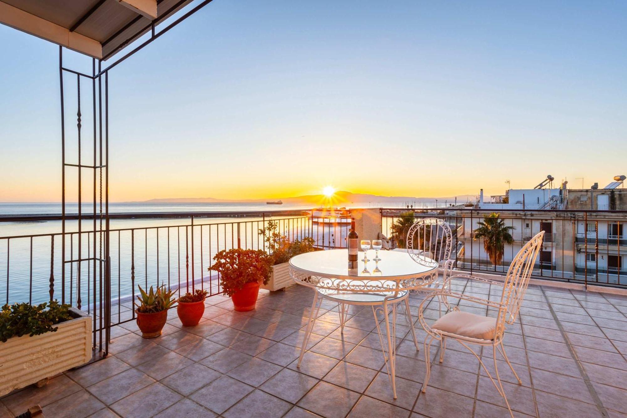 Apartment Beachfront Sunny Penthouse - Seabliss *