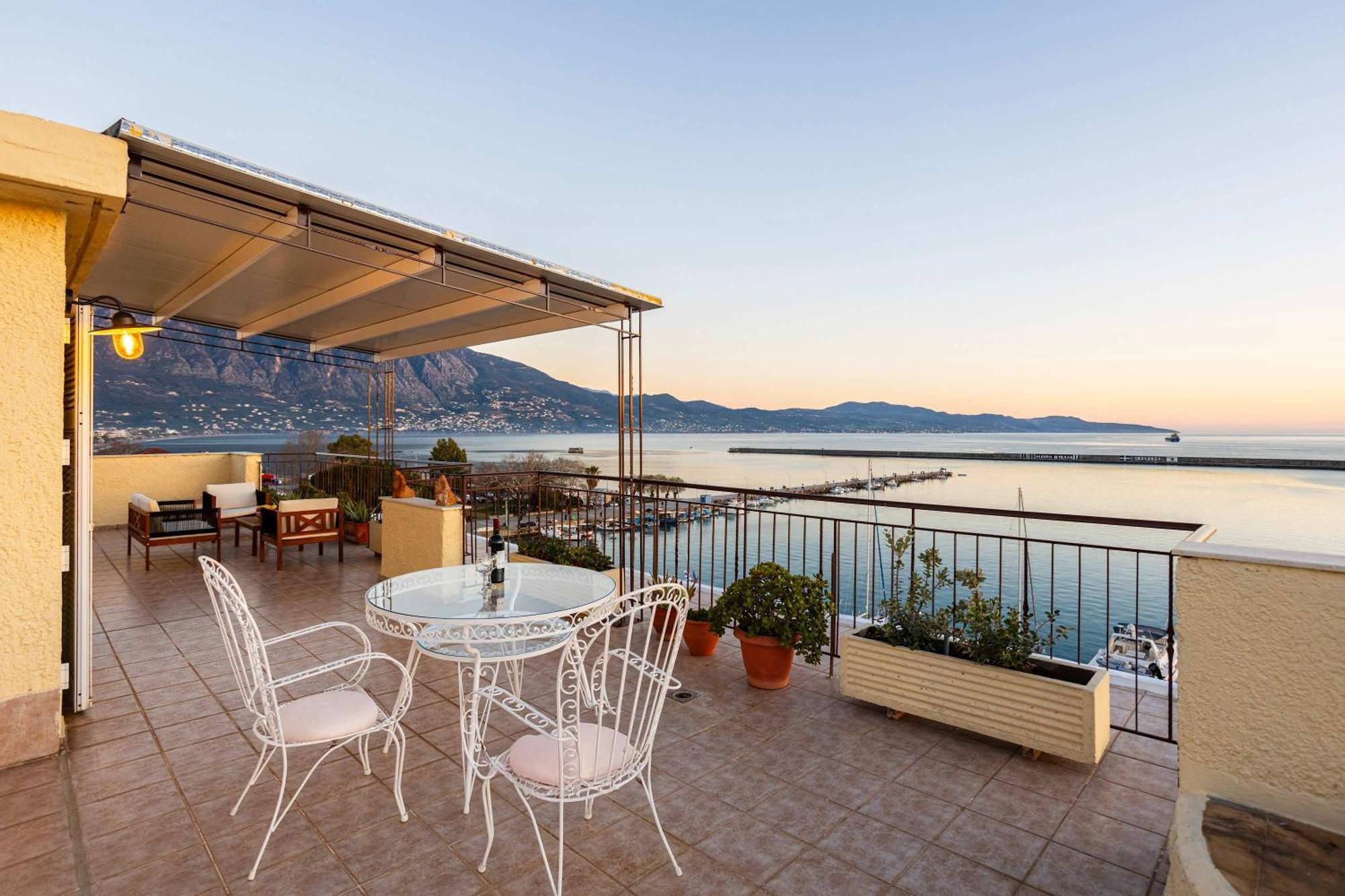 Beachfront Sunny Penthouse - Seabliss Kalamata
