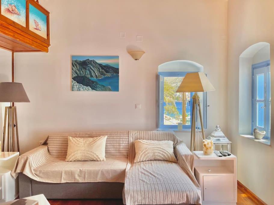 Nikolakis, Seafront- Harbor View Apartment