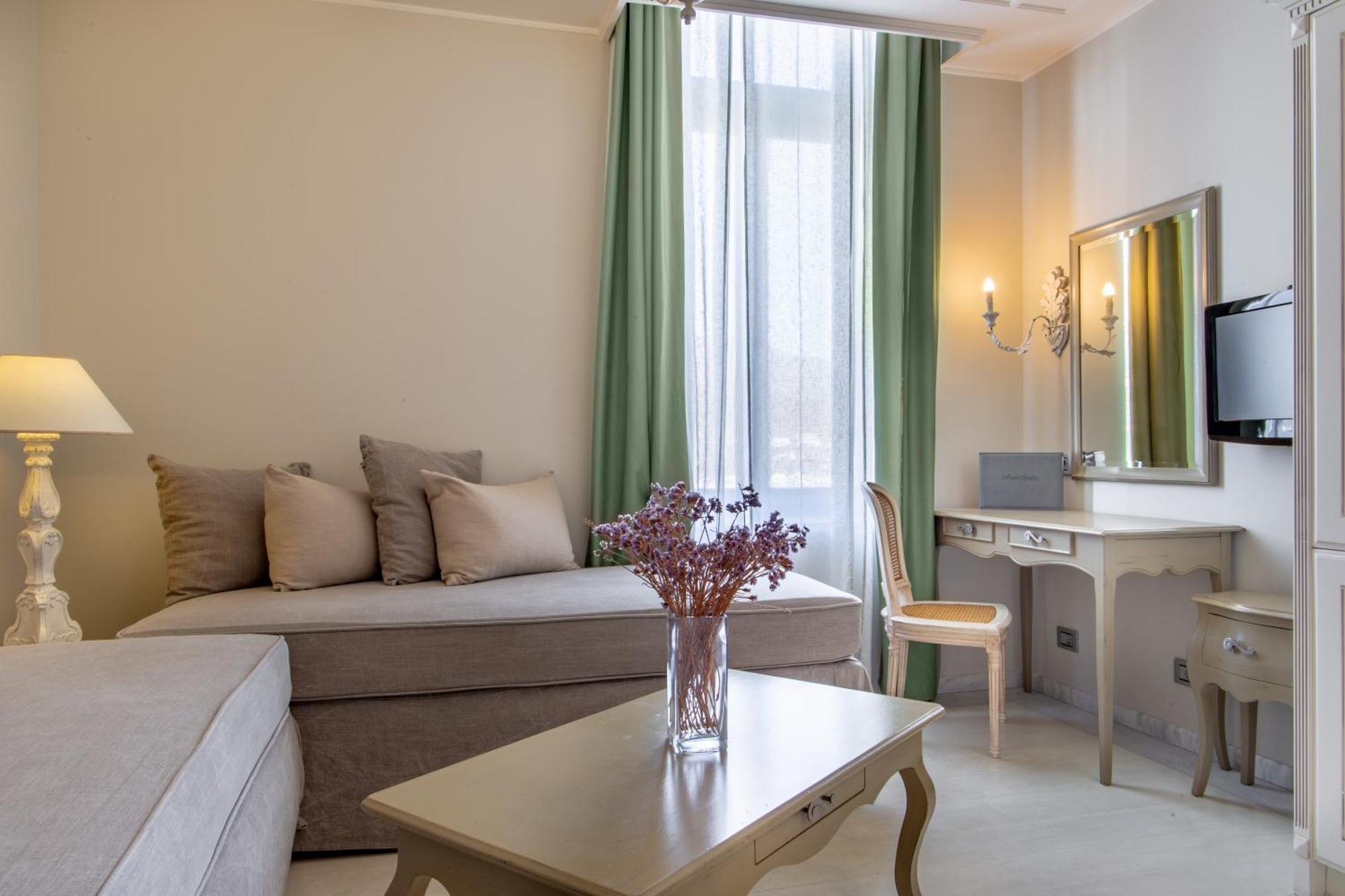 Hotel Micra Anglia Boutique & Andros Town