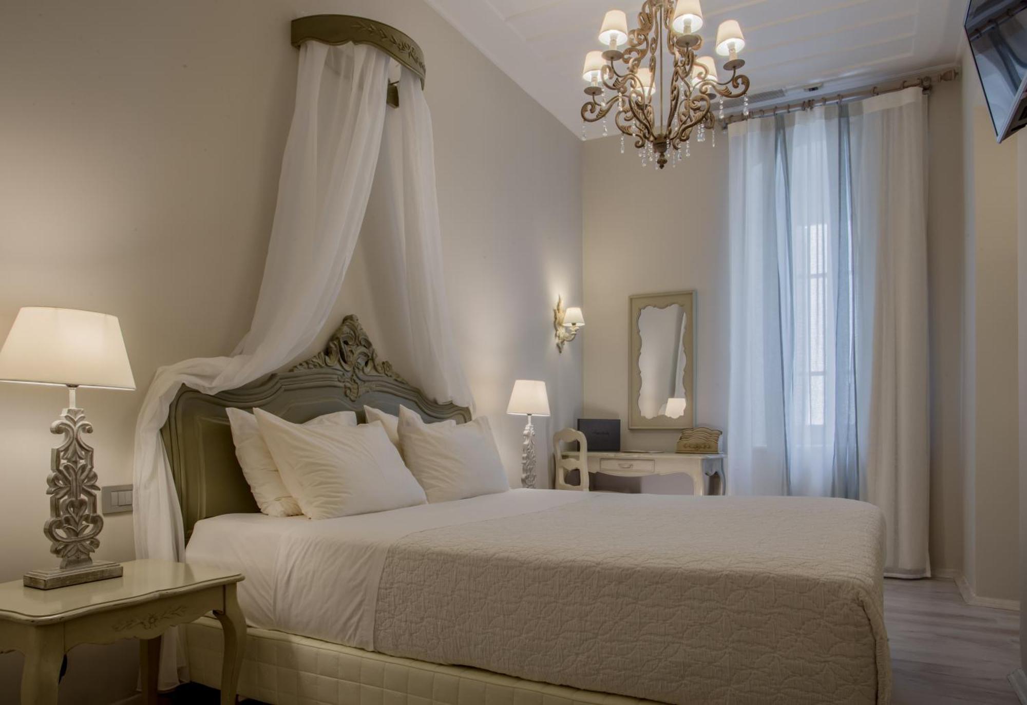 Hotel Micra Anglia Boutique & 5*
