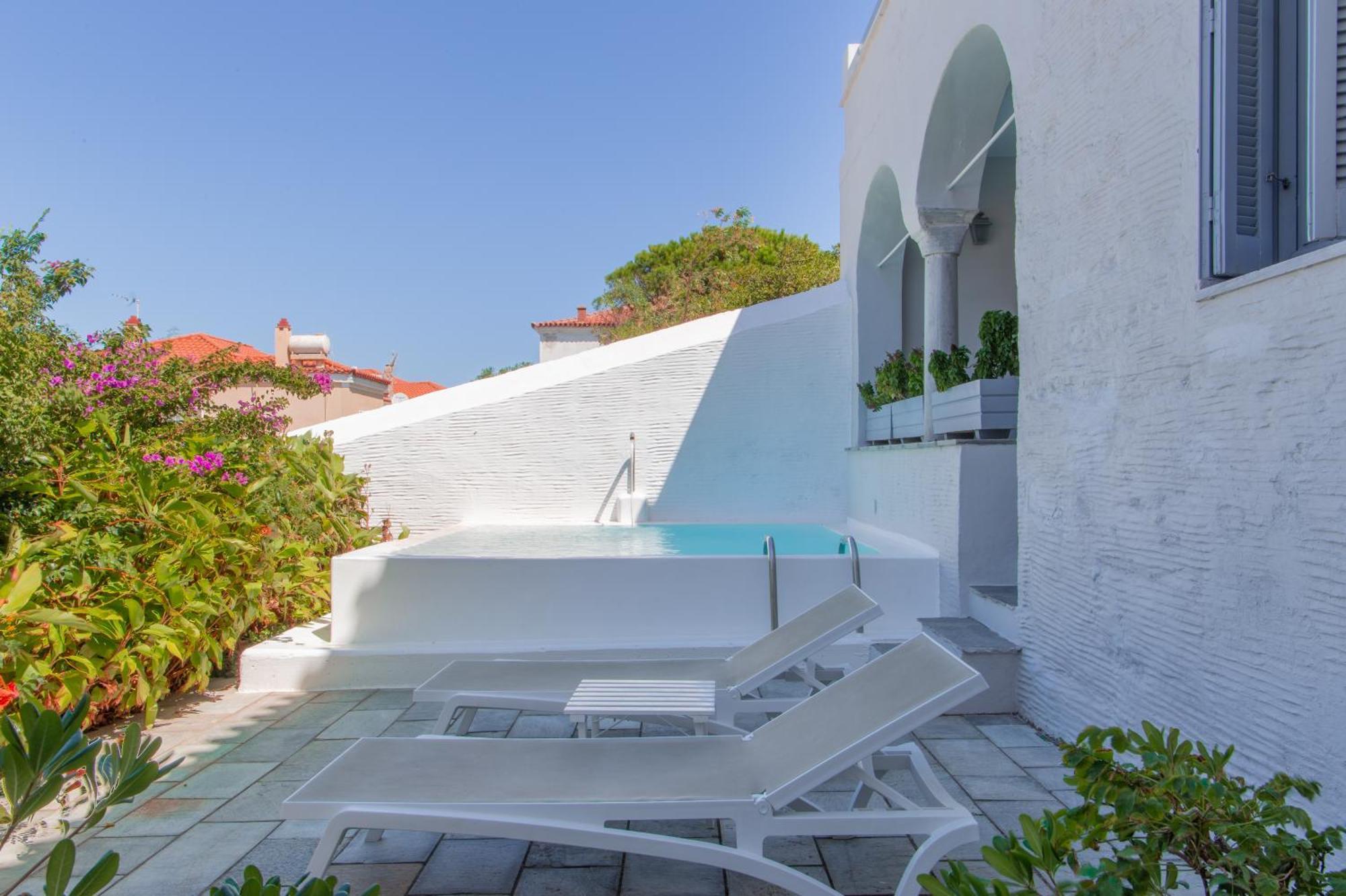 Hotel Micra Anglia Boutique & Andros Town