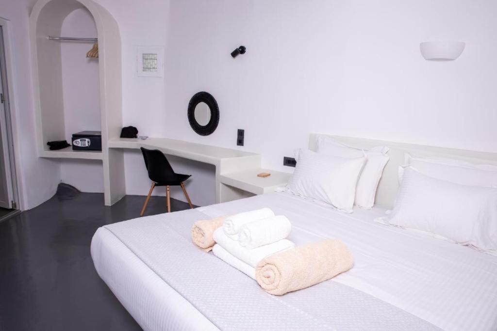 White Cave Aparthotel Oia (Santorini)