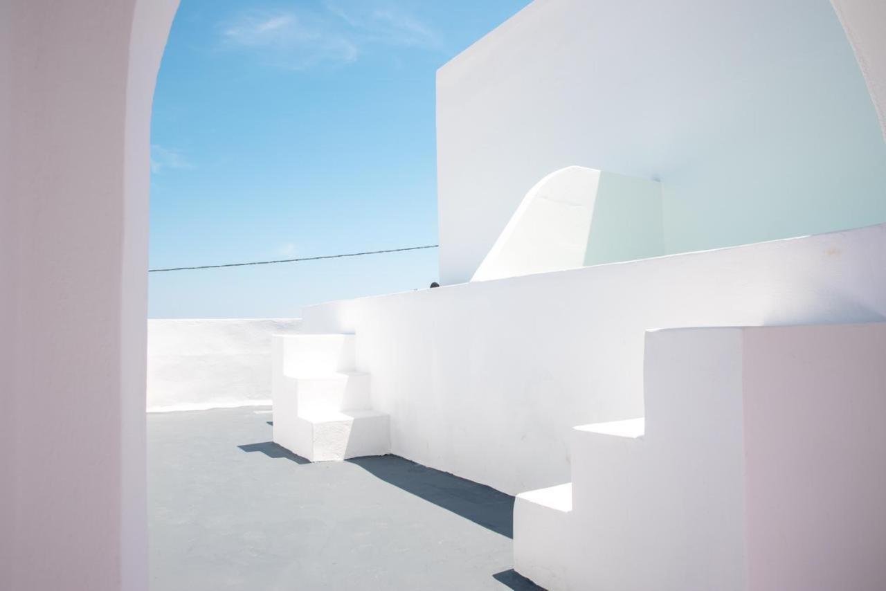 White Cave 3* Oia (Santorini)