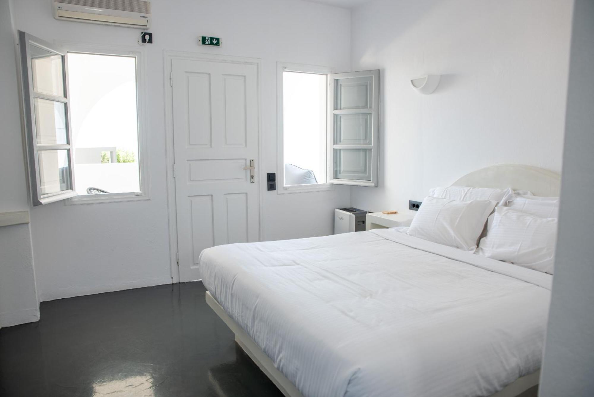 Aparthotel White Cave 3*