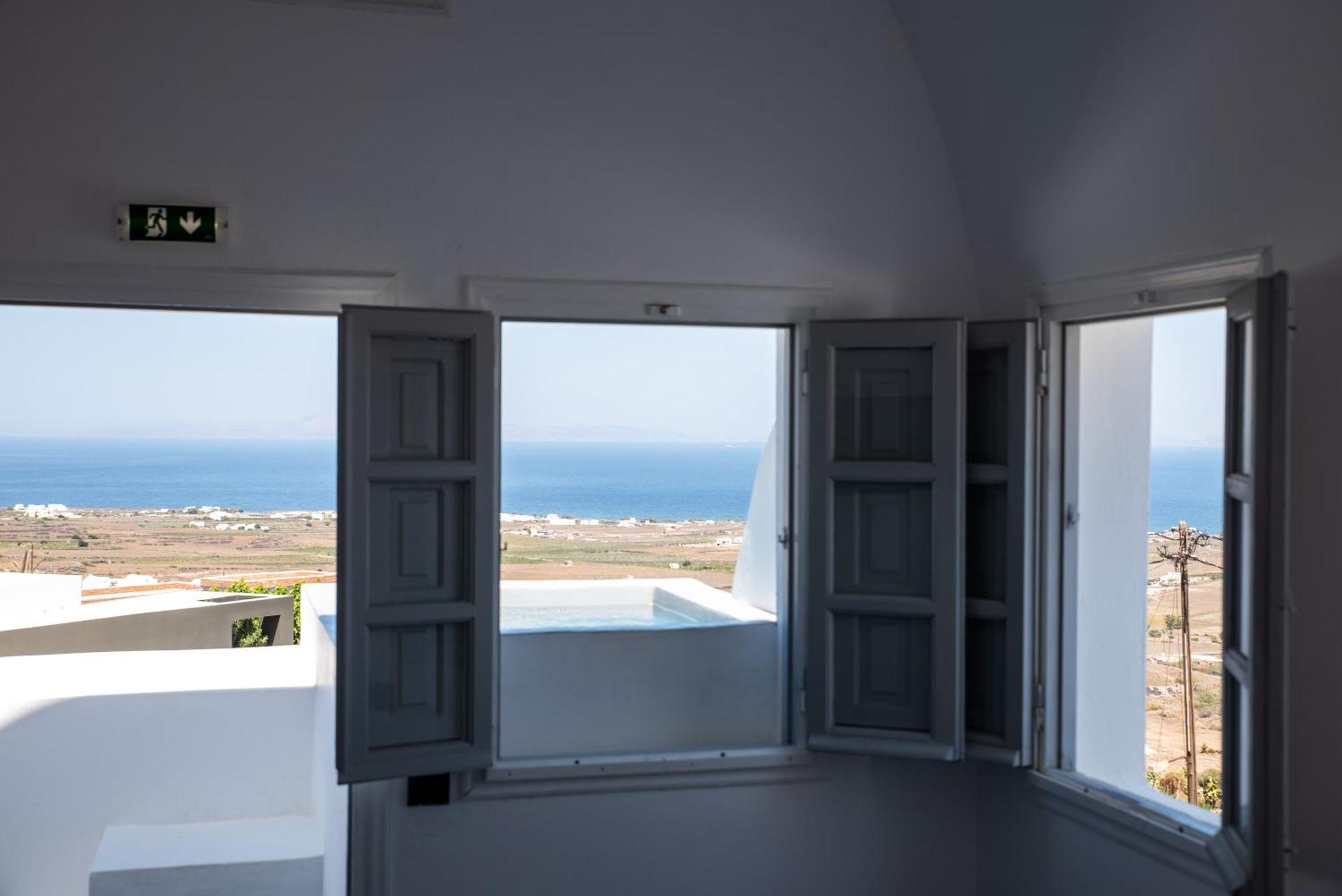 White Cave Aparthotel Oia (Santorini)
