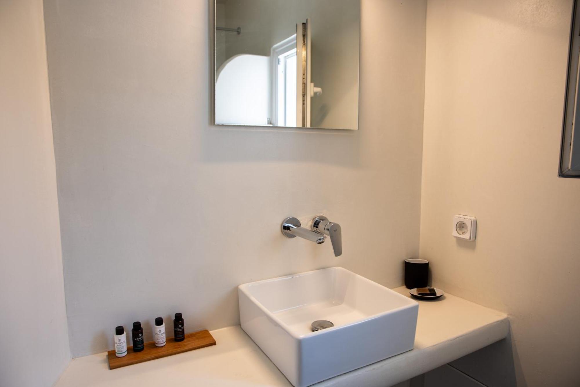 White Cave Aparthotel