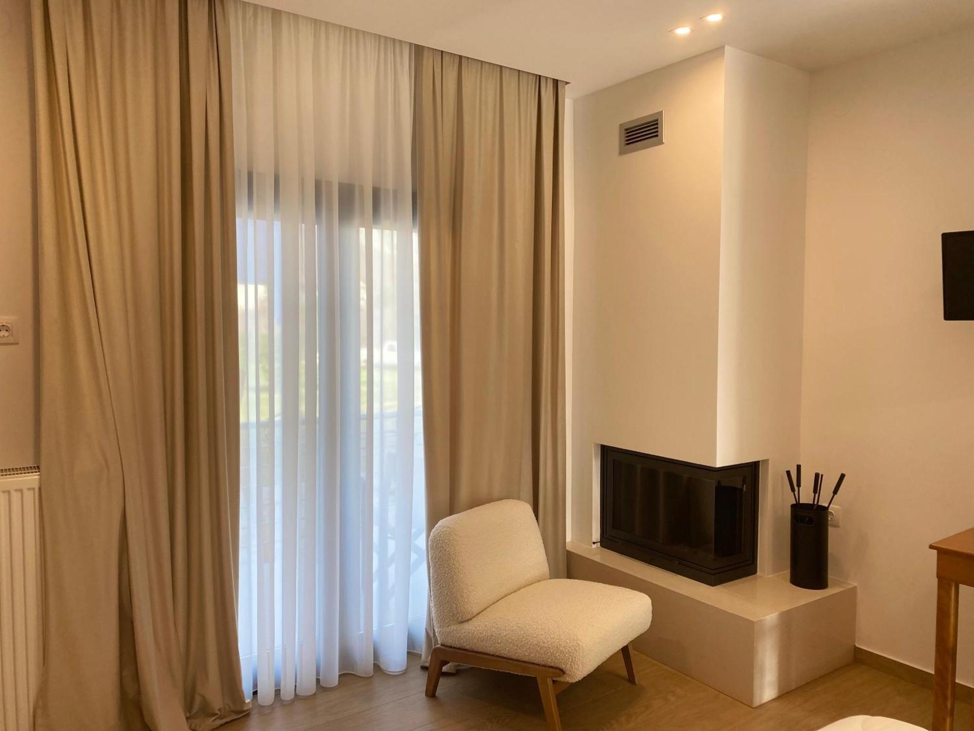 Lithos Apartment