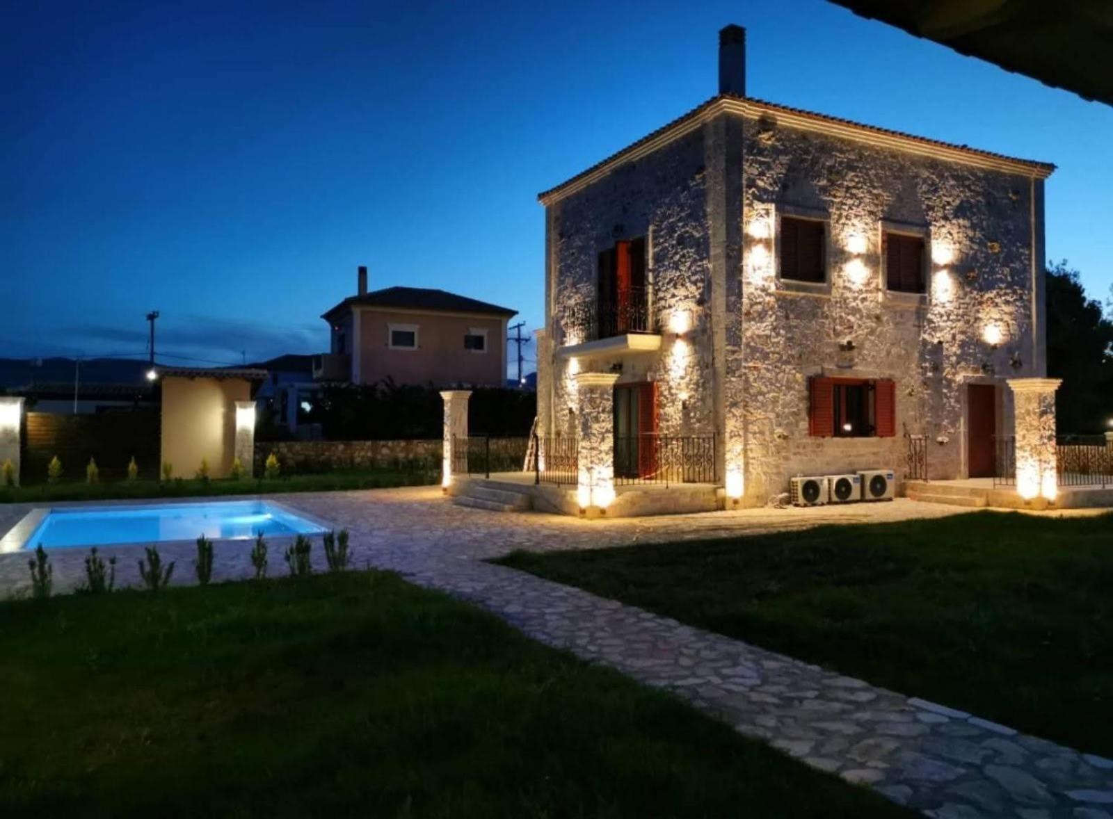 Villa Agro Art Boutique & Luxury - Two Art With Pools, Unique Decors, And A Treehouse Option Vanato