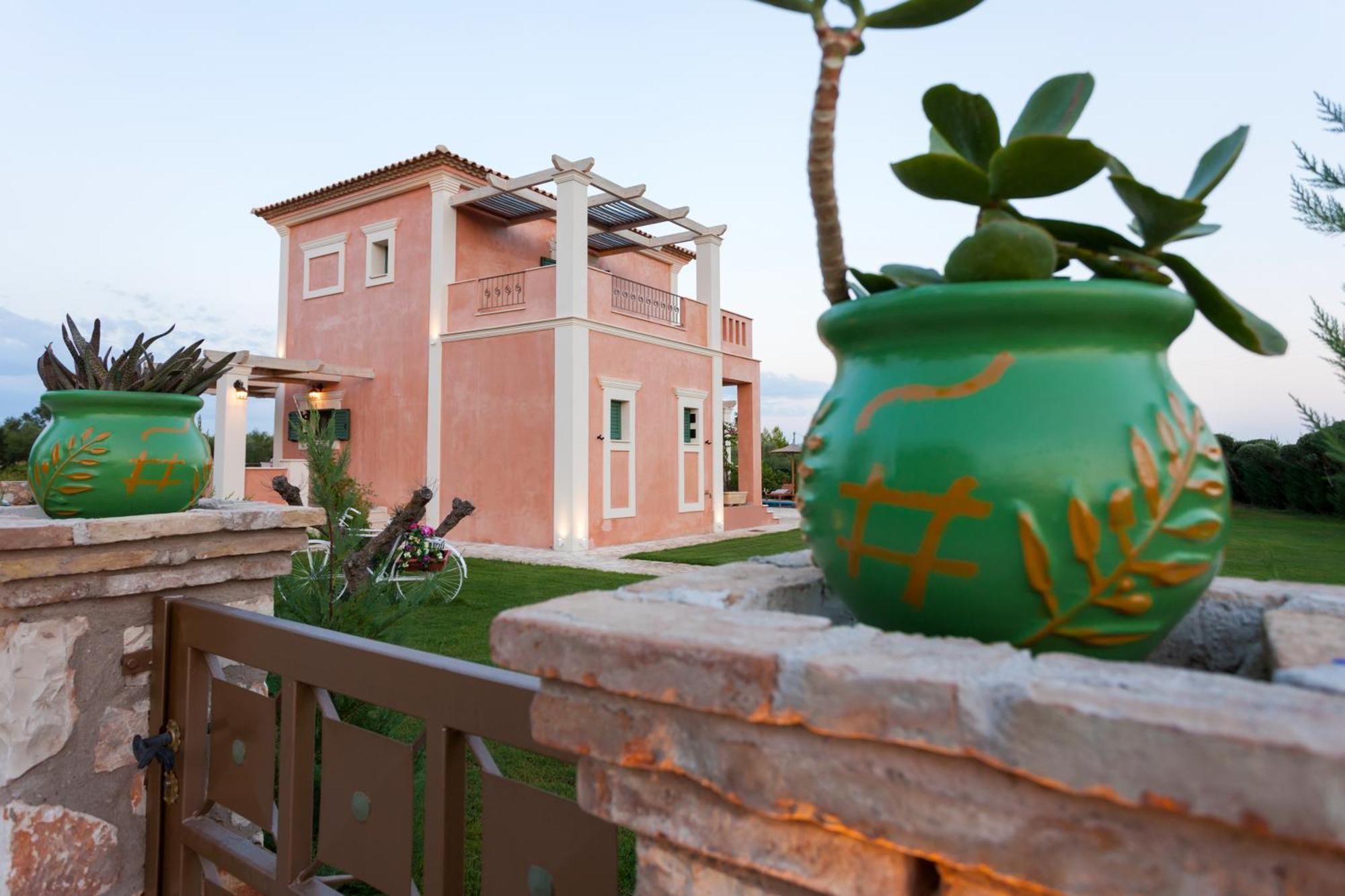 Agro Art Boutique & Luxury - Two Art With Pools, Unique Decors, And A Treehouse Option Villa