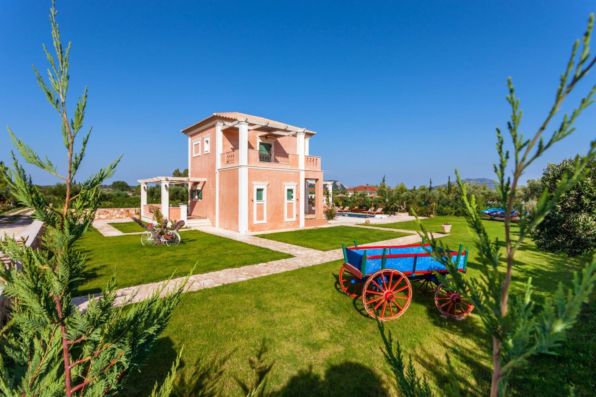 Agro Art Boutique & Luxury - Two Art With Pools, Unique Decors, And A Treehouse Option