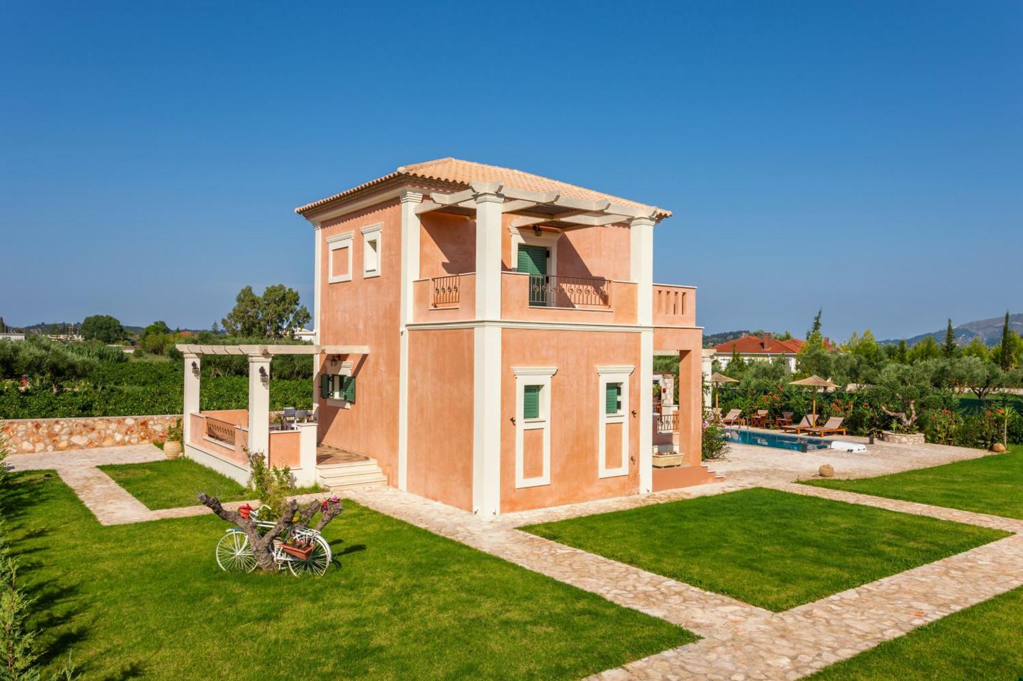 Villa Agro Art Boutique & Luxury - Two Art With Pools, Unique Decors, And A Treehouse Option Vanato