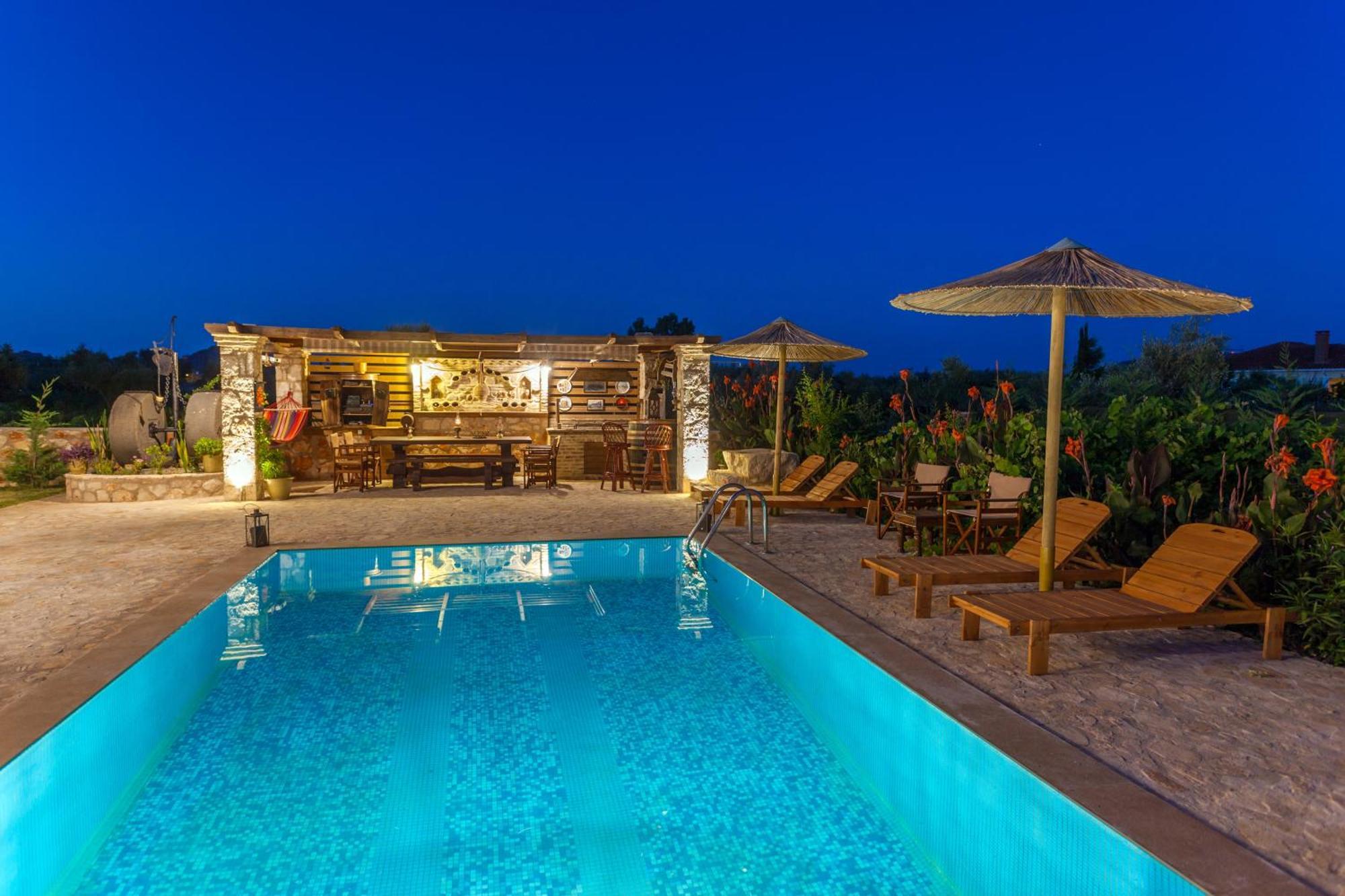 Agro Art Boutique & Luxury - Two Art With Pools, Unique Decors, And A Treehouse Option * Vanato