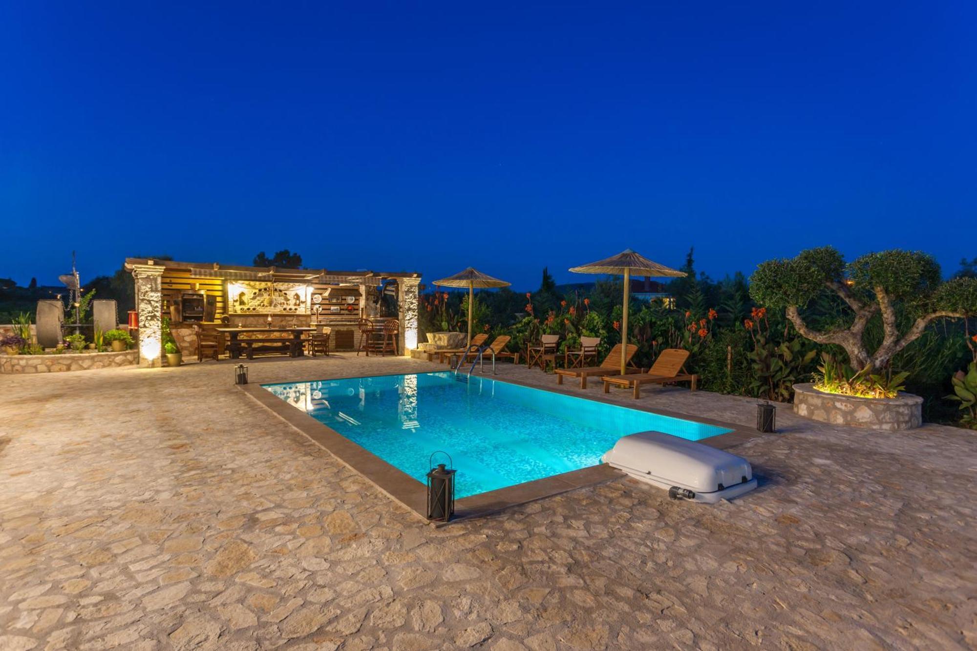 Agro Art Boutique & Luxury - Two Art With Pools, Unique Decors, And A Treehouse Option *