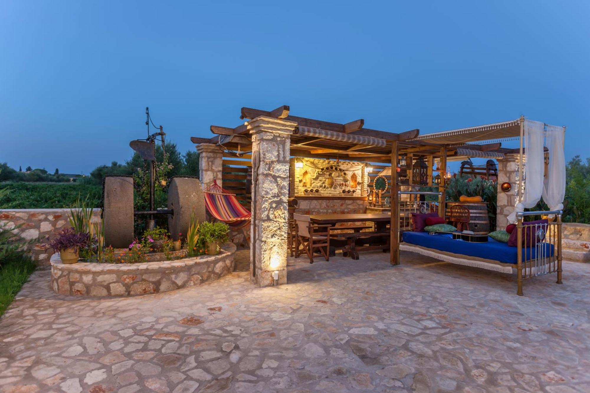 Villa Agro Art Boutique & Luxury - Two Art With Pools, Unique Decors, And A Treehouse Option