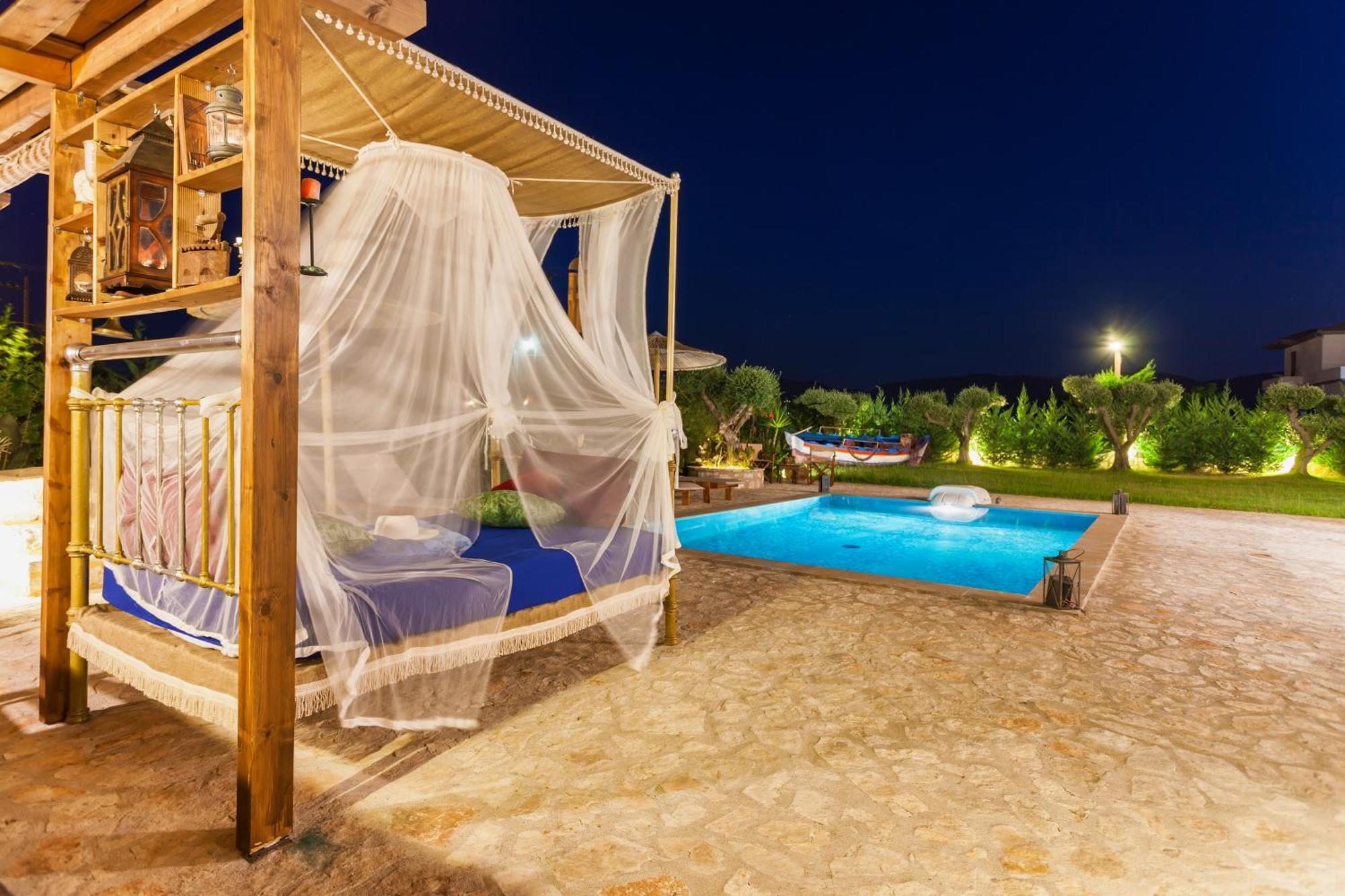 Agro Art Boutique & Luxury - Two Art With Pools, Unique Decors, And A Treehouse Option Vanato