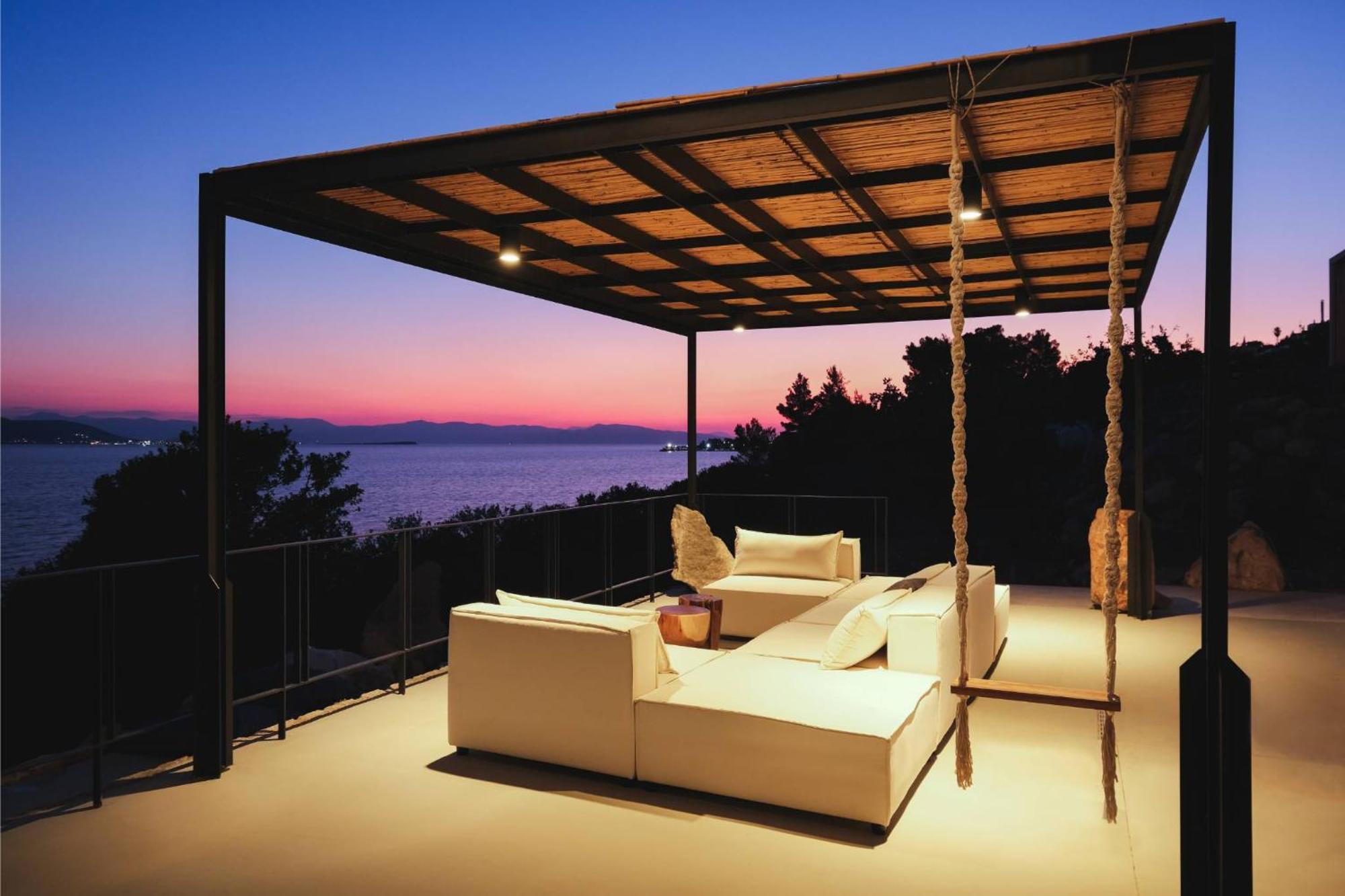 Floating Cube Apartment *