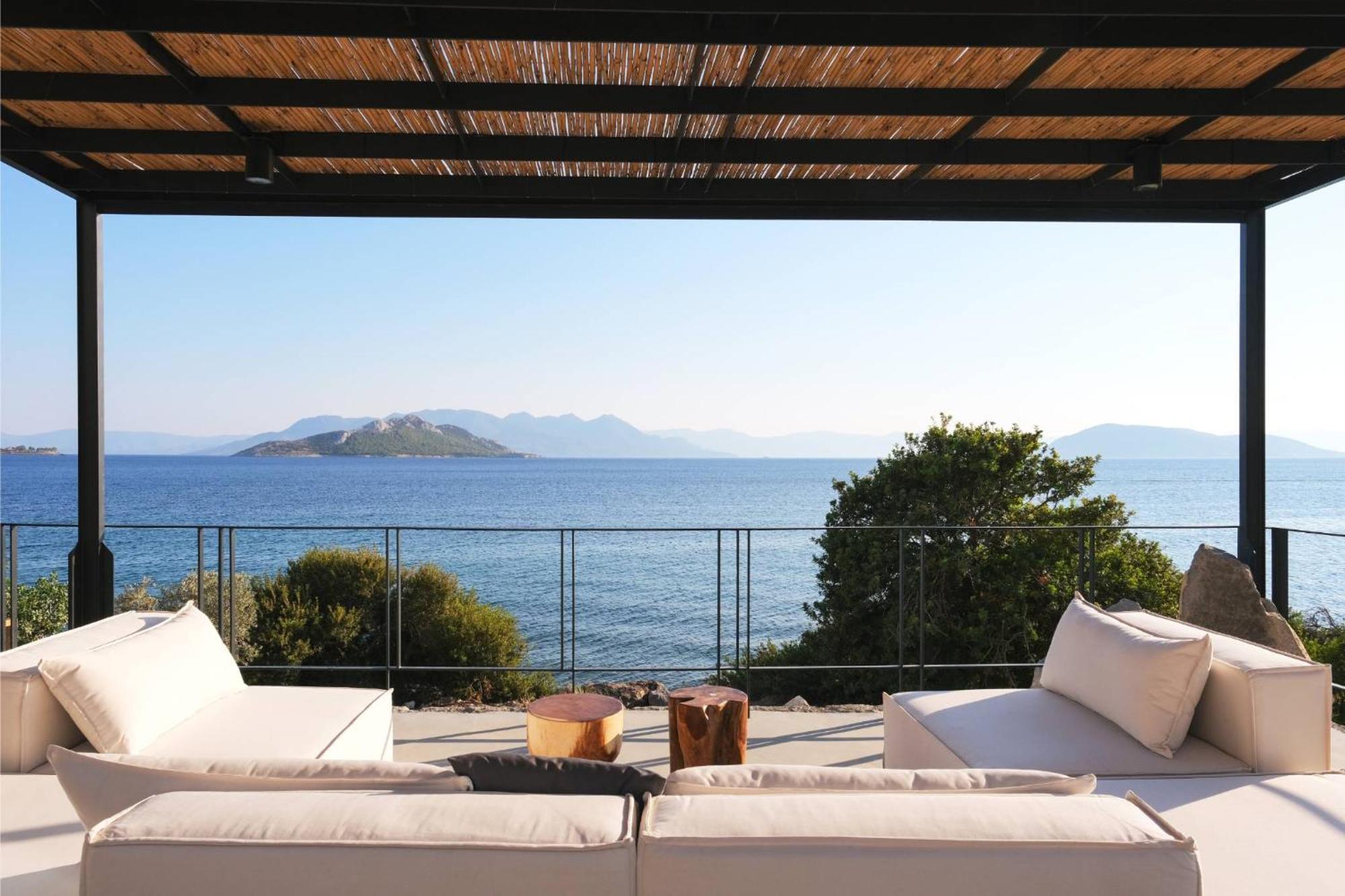 Floating Cube Apartment Aegina
