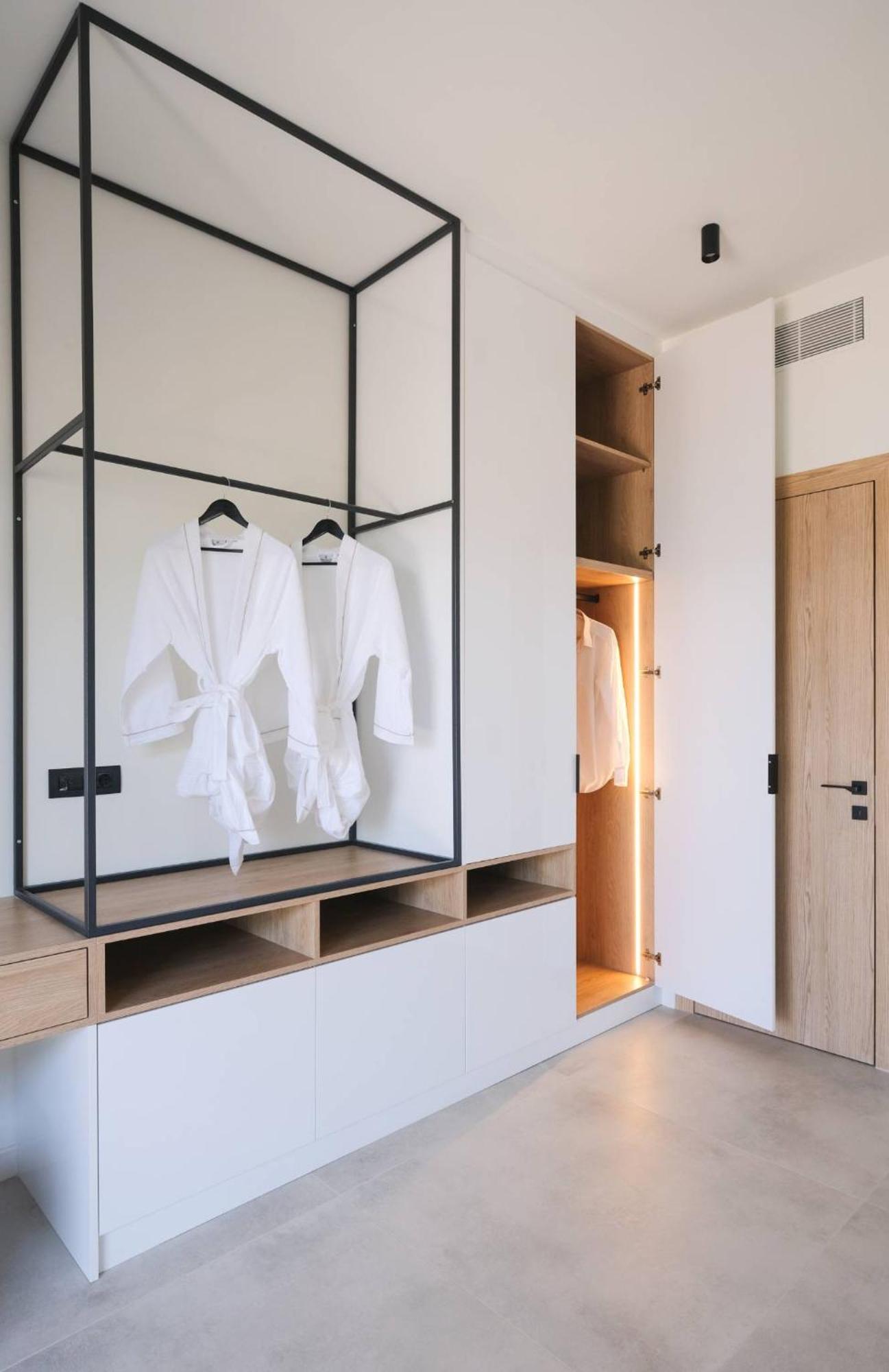 Floating Cube Apartment