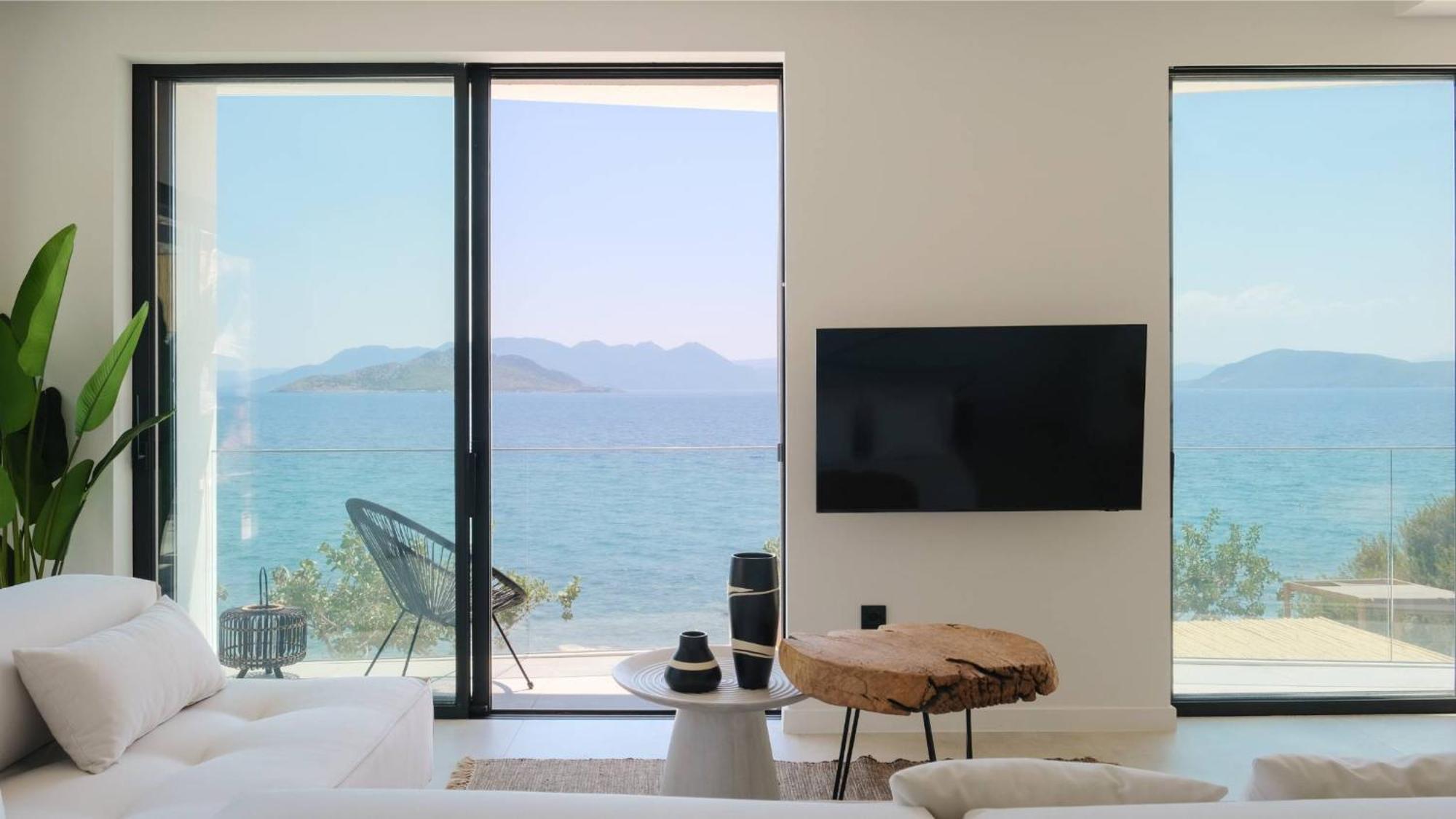 Floating Cube Apartment