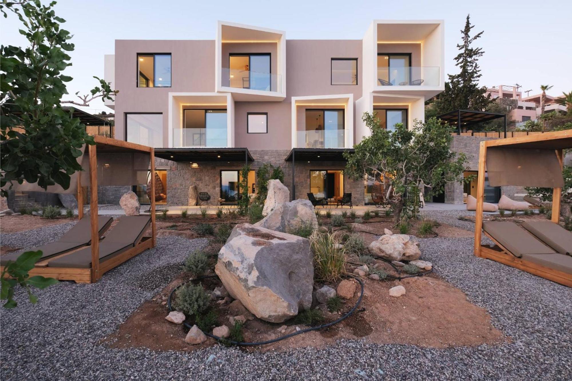 Floating Cube Apartment *