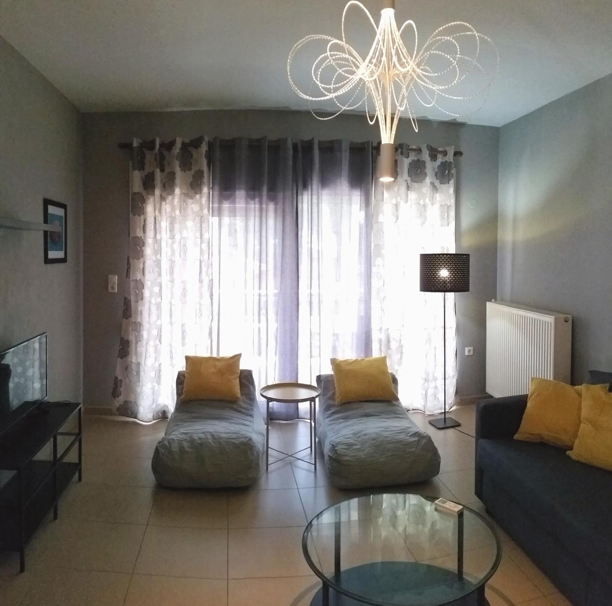 Grey House Apartment *