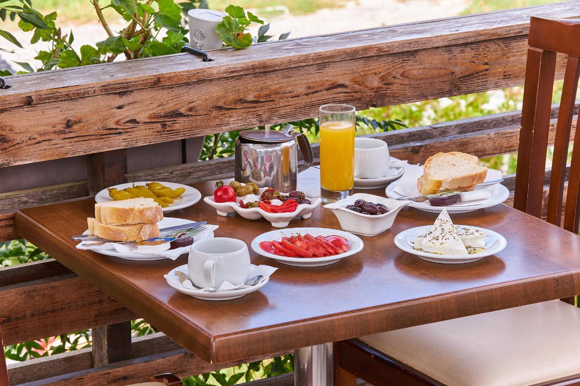 Family Studios Aparthotel Marathias (Corfu)