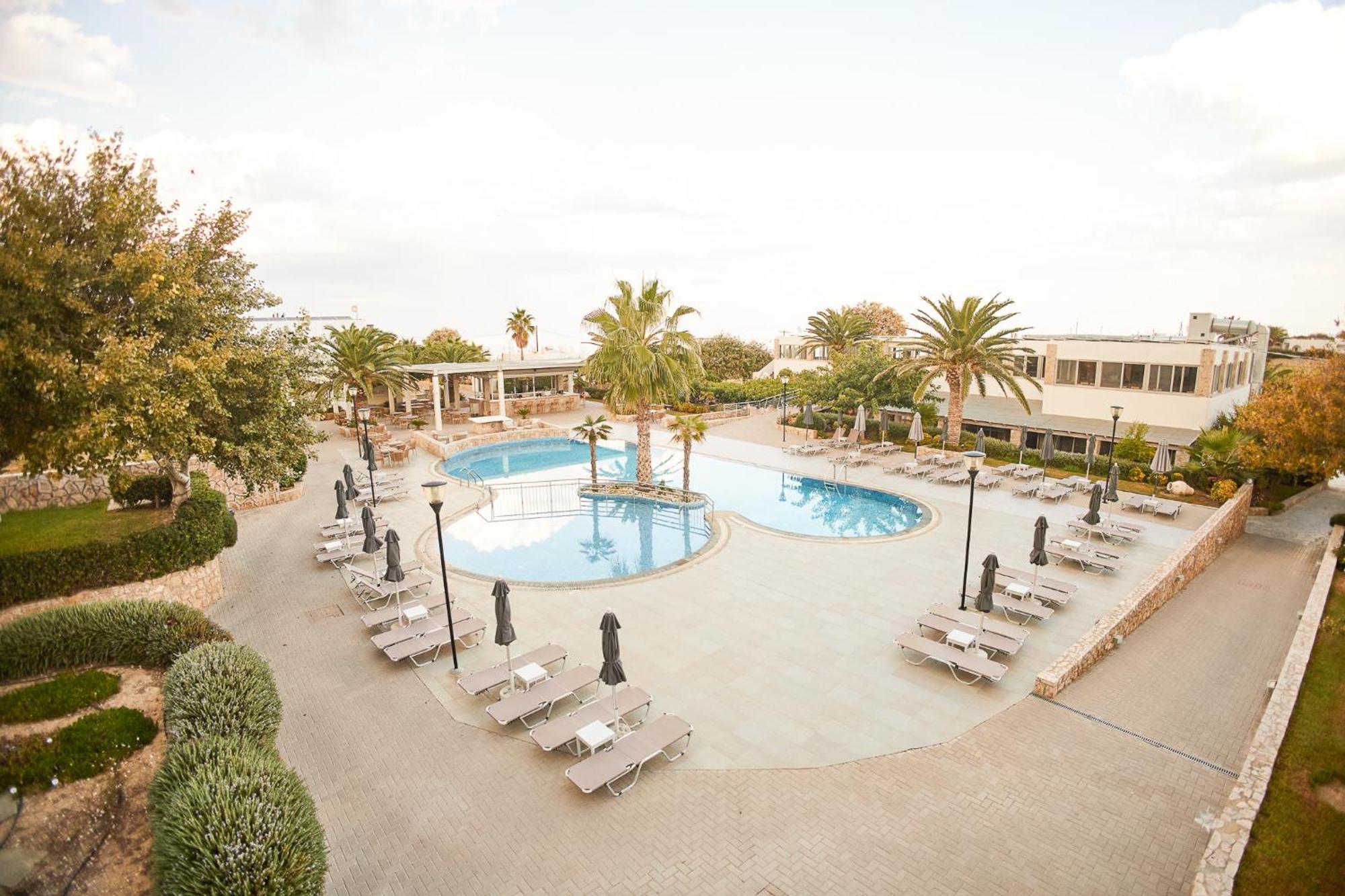Palace 4* Skyros