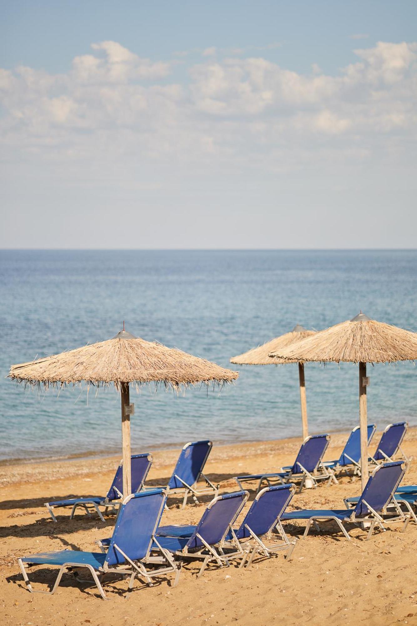 Palace 4* Skyros