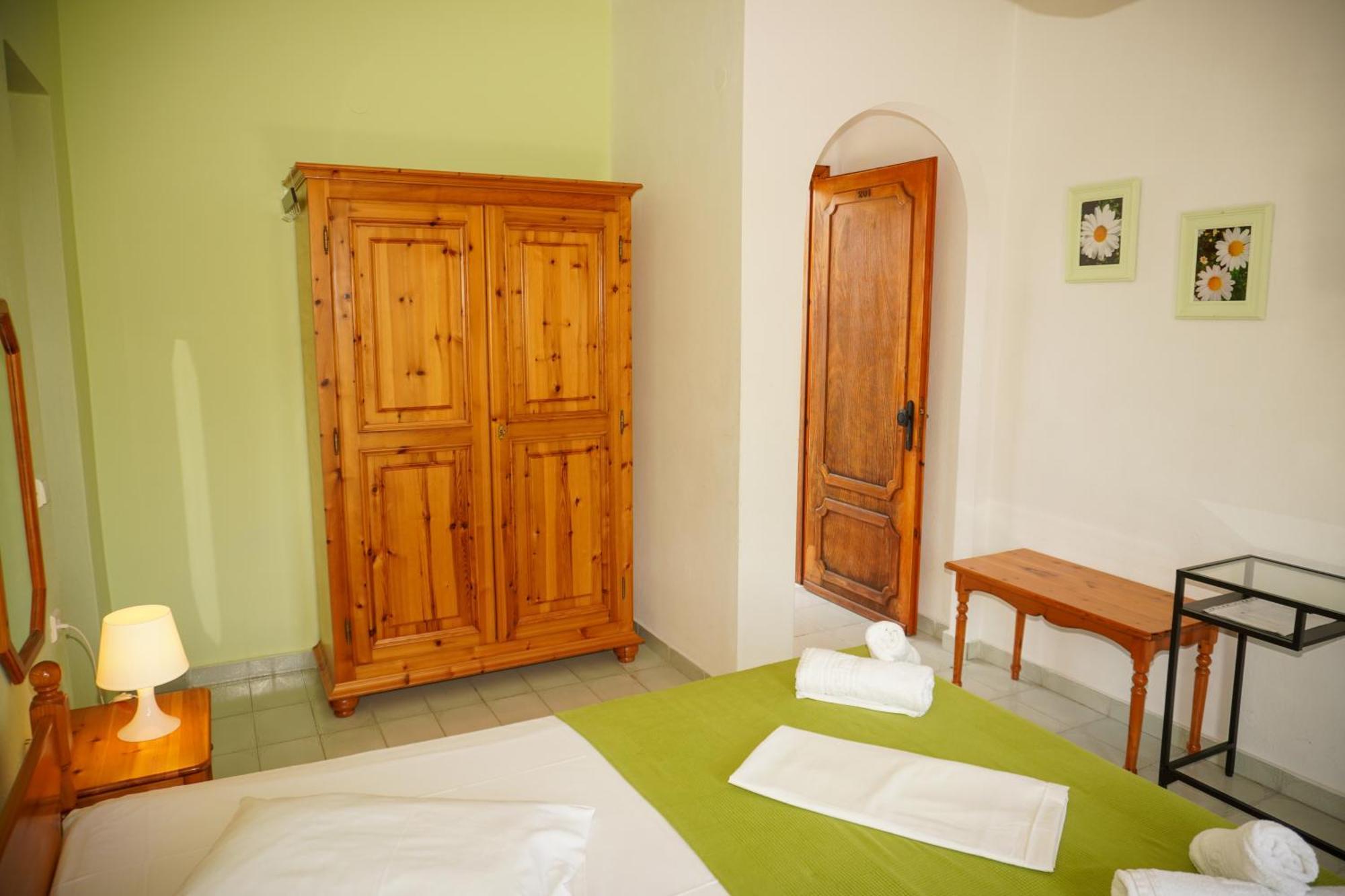 Irida 'n' Pool Guest house Paralia Panteleimonos