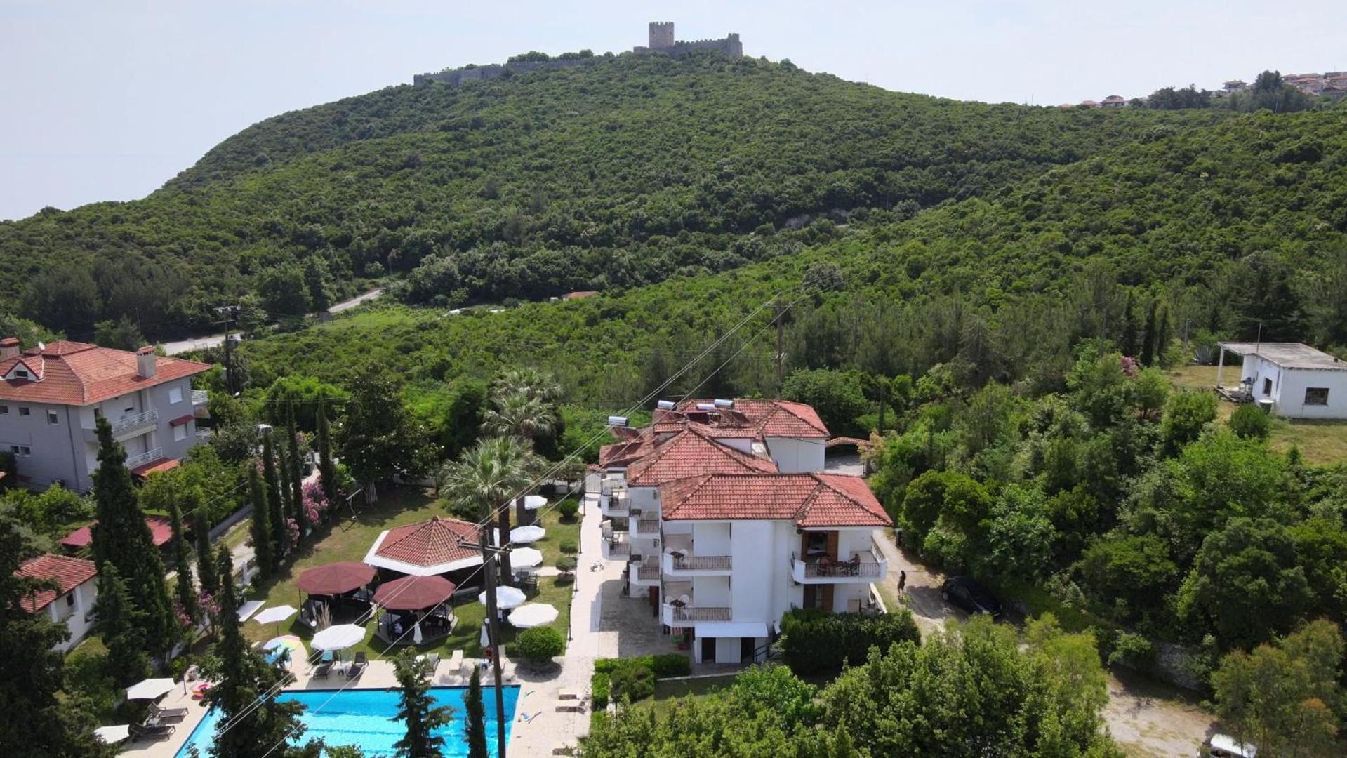 Irida 'n' Pool Guest house