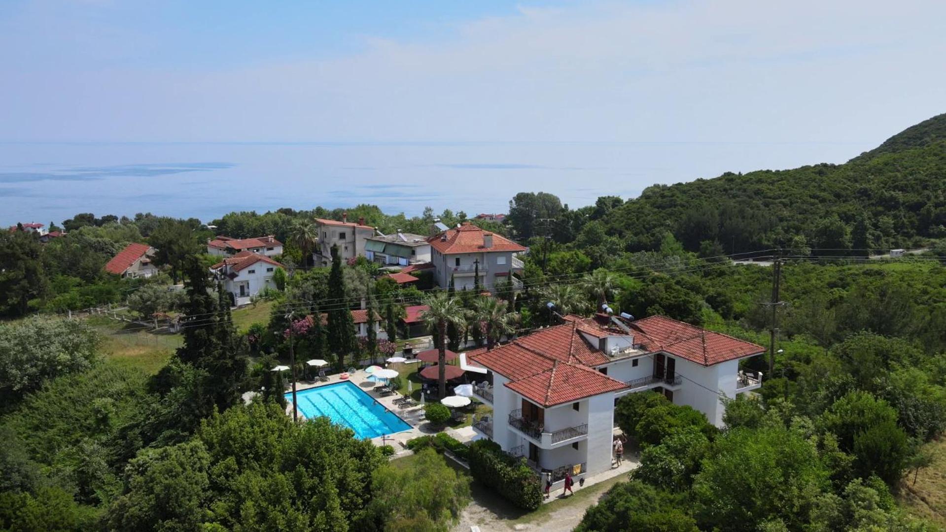 Irida 'n' Pool Guest house Paralia Panteleimonos