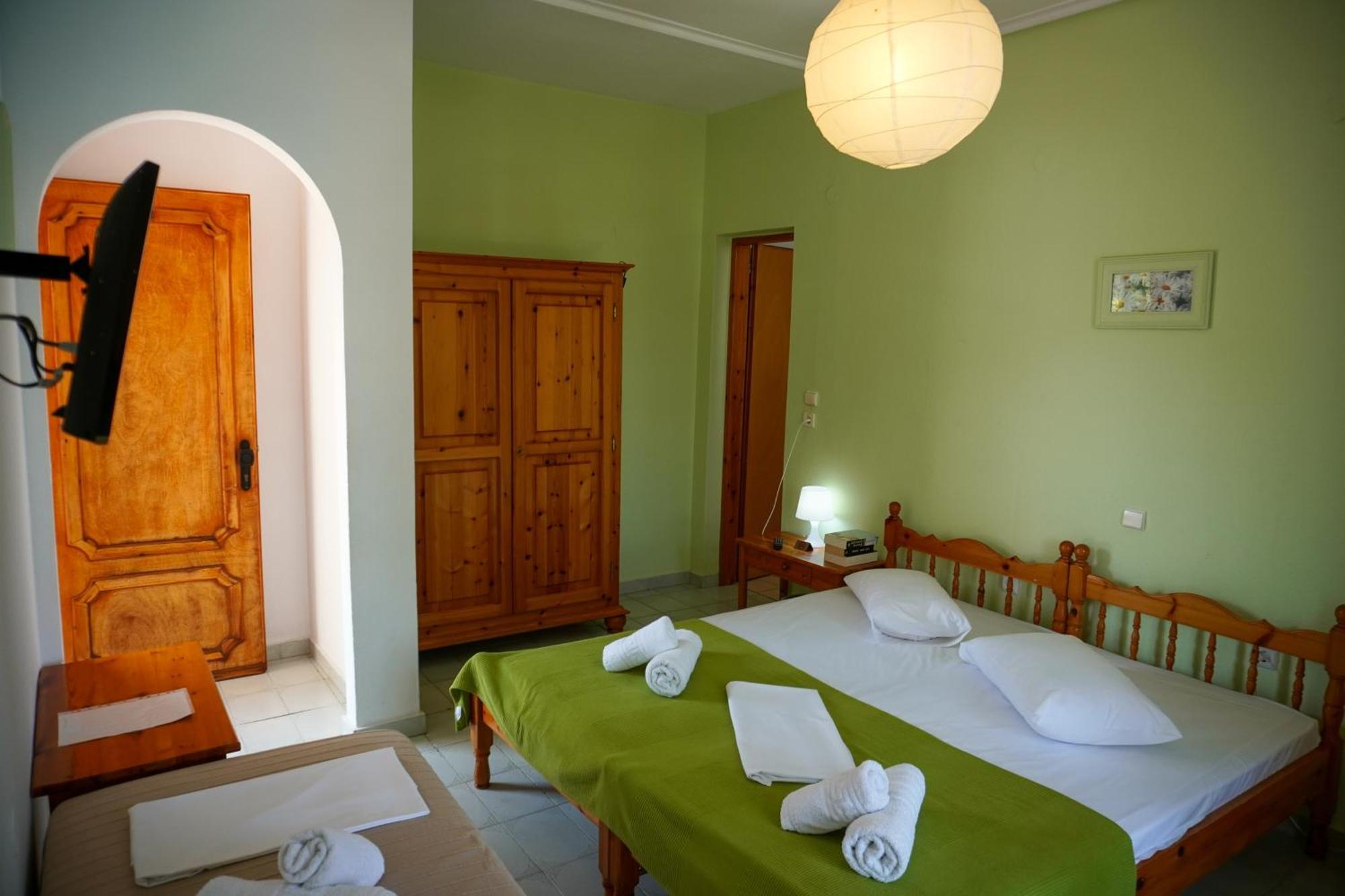Guest house Irida 'n' Pool Paralia Panteleimonos
