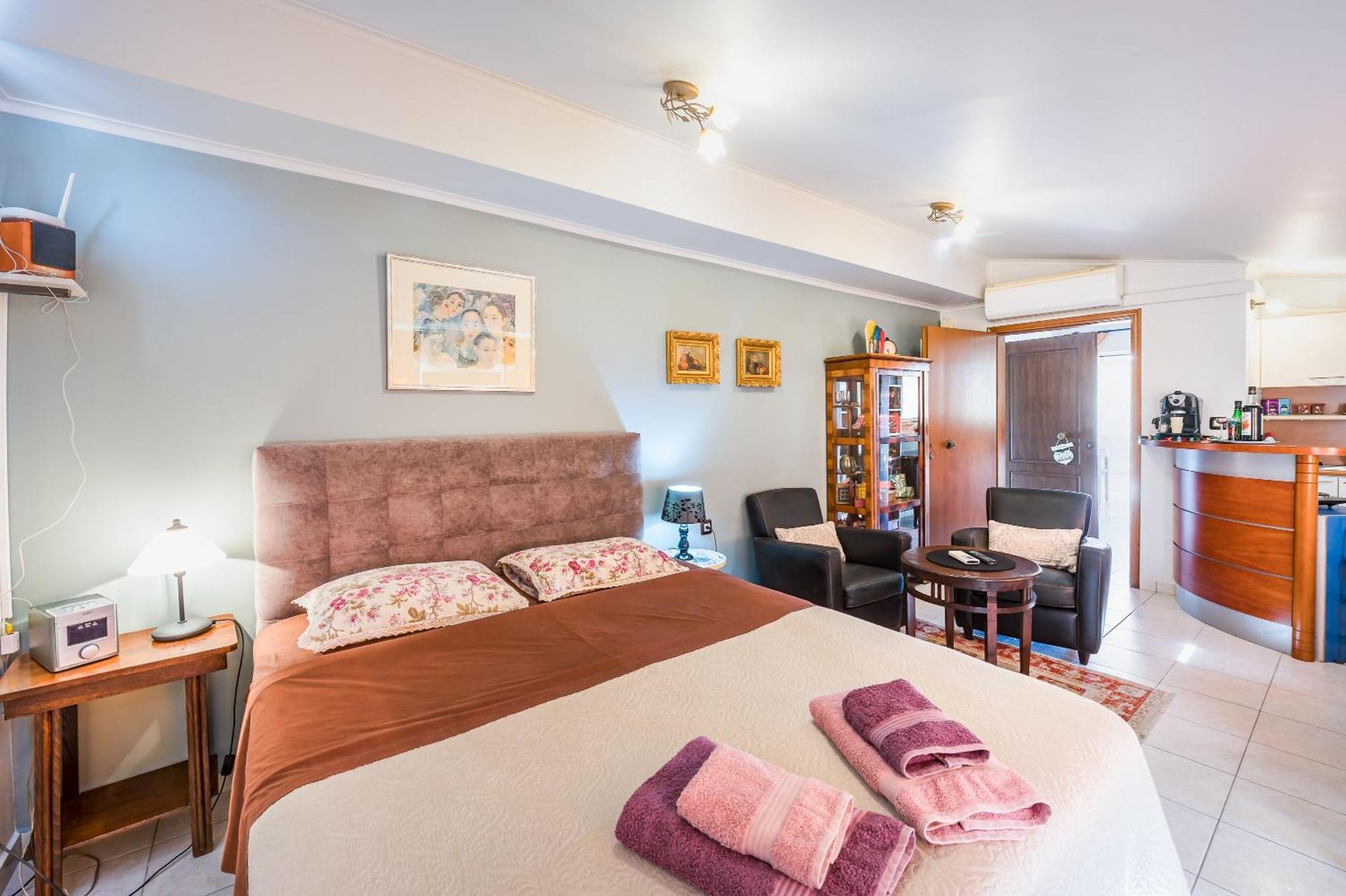 Glyfada's Cosy * Athens