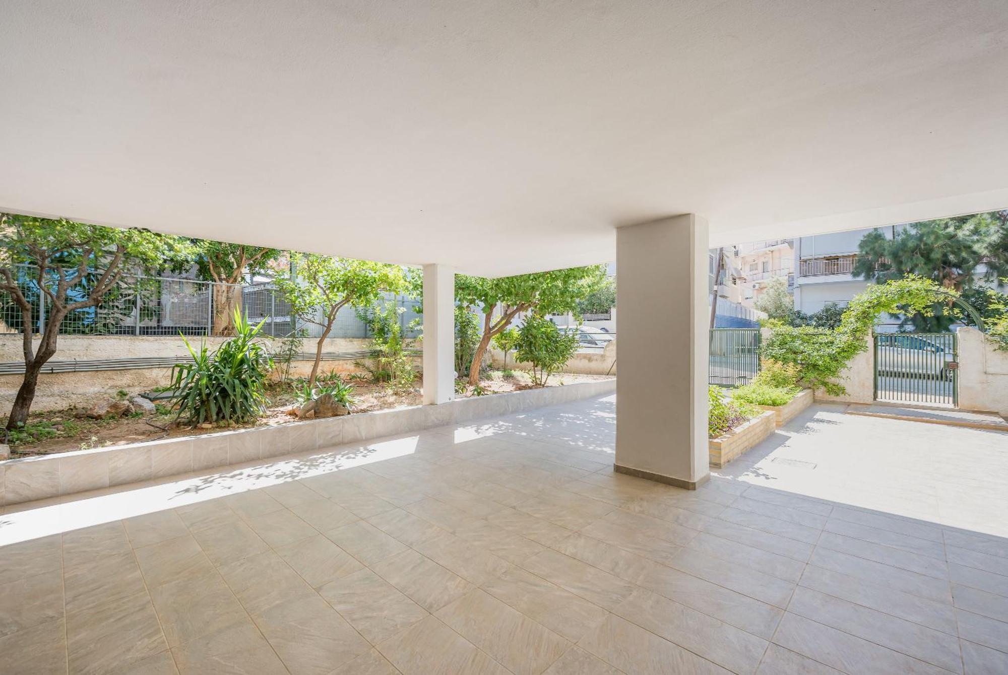 Glyfada's Cosy Apartment