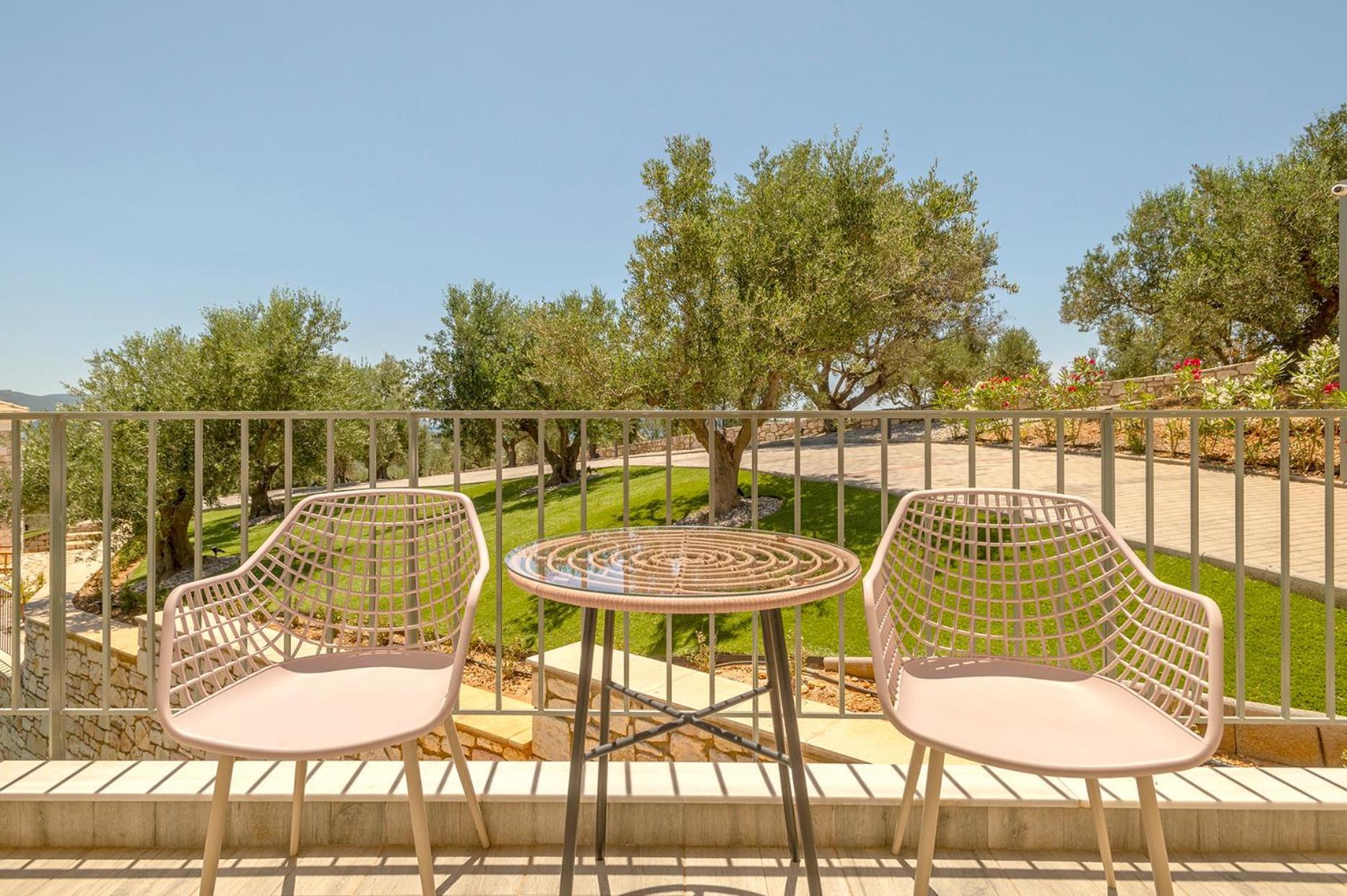Alma Hills Gialova