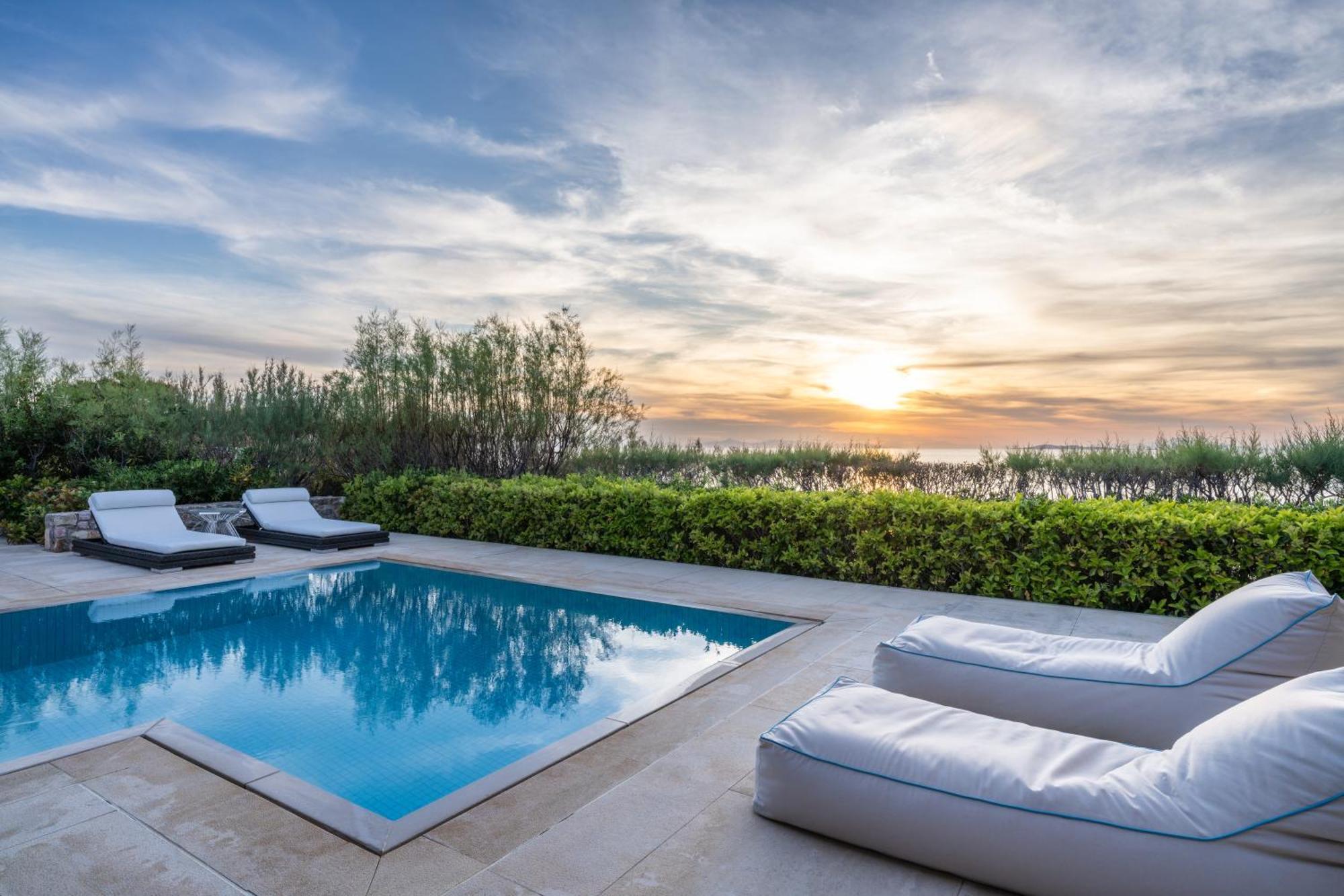 Villa The Every Athens Beachfront Retreat *