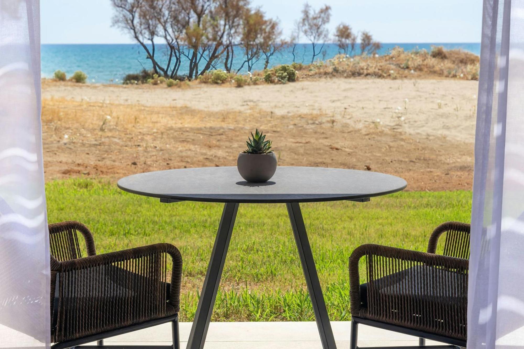 Domes Aulus Zante, Inclusive, Autograph Collection