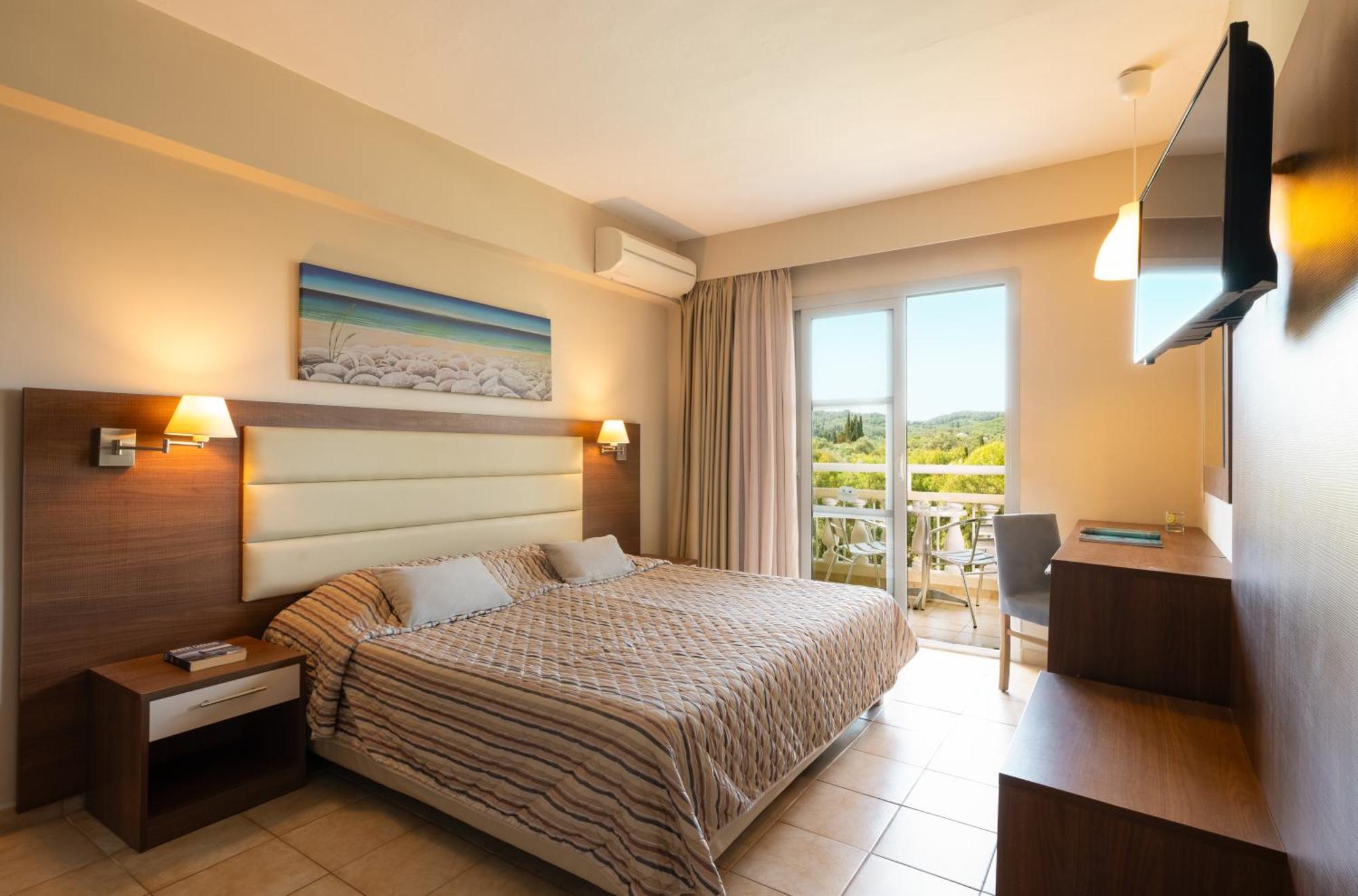 Hotel Messonghi 4*
