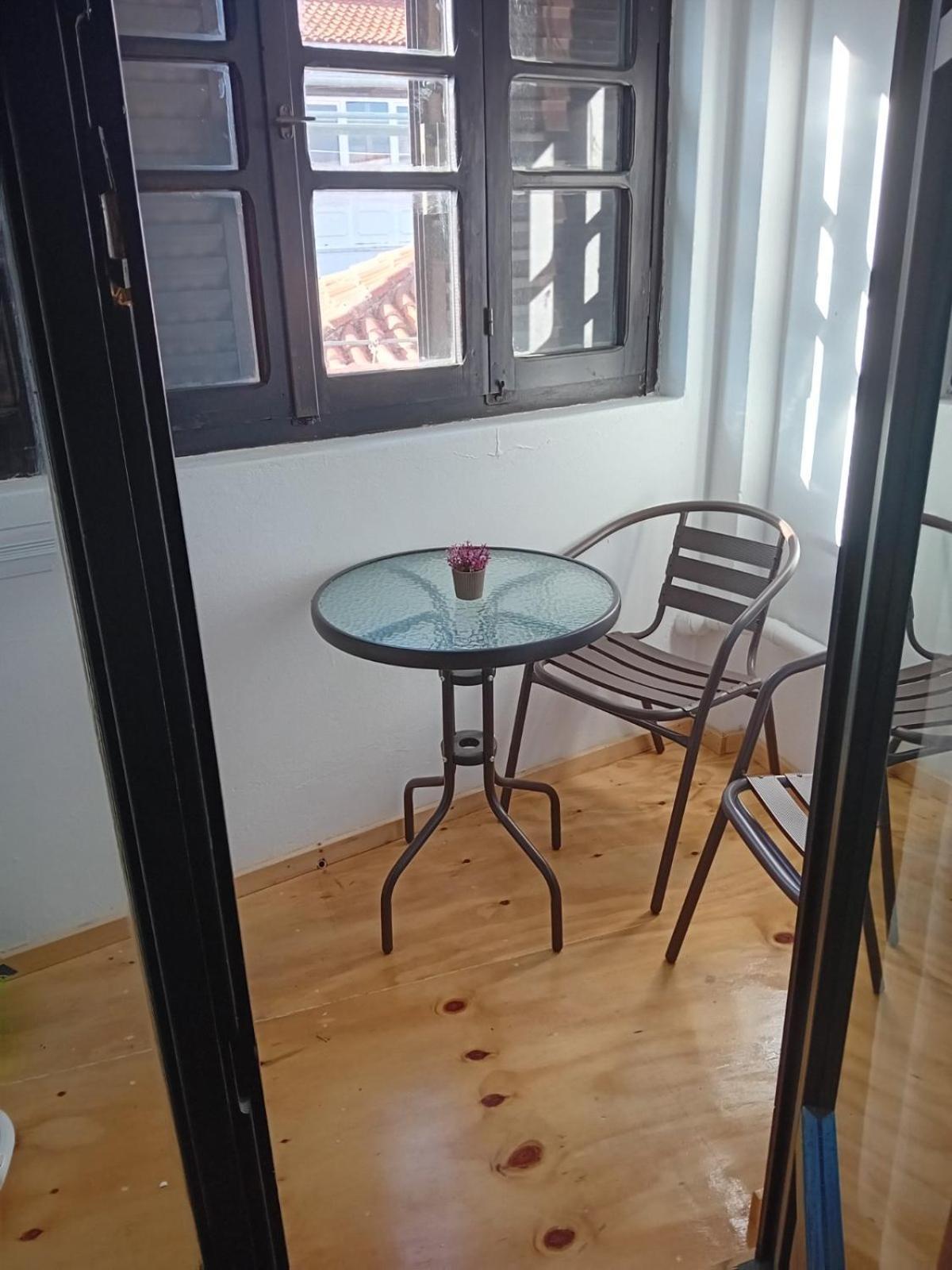 Apartment Kostas - ενοικιαζόμενα με κουζινάκι *